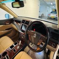 Toyota CROWN - Image 2