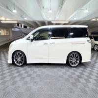 Nissan Elgrand - Image 2