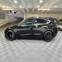 Tesla Model 3 - Image 2