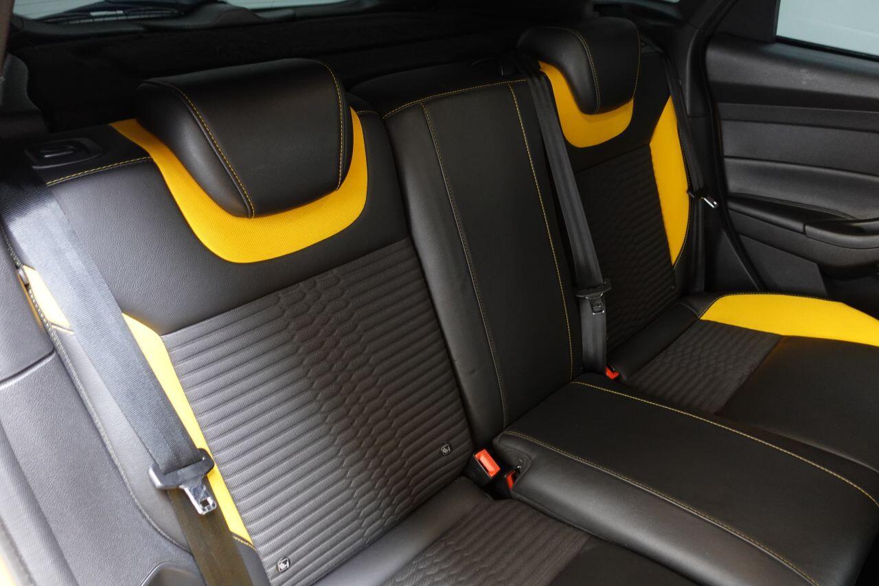 Ford Focus - Image 21