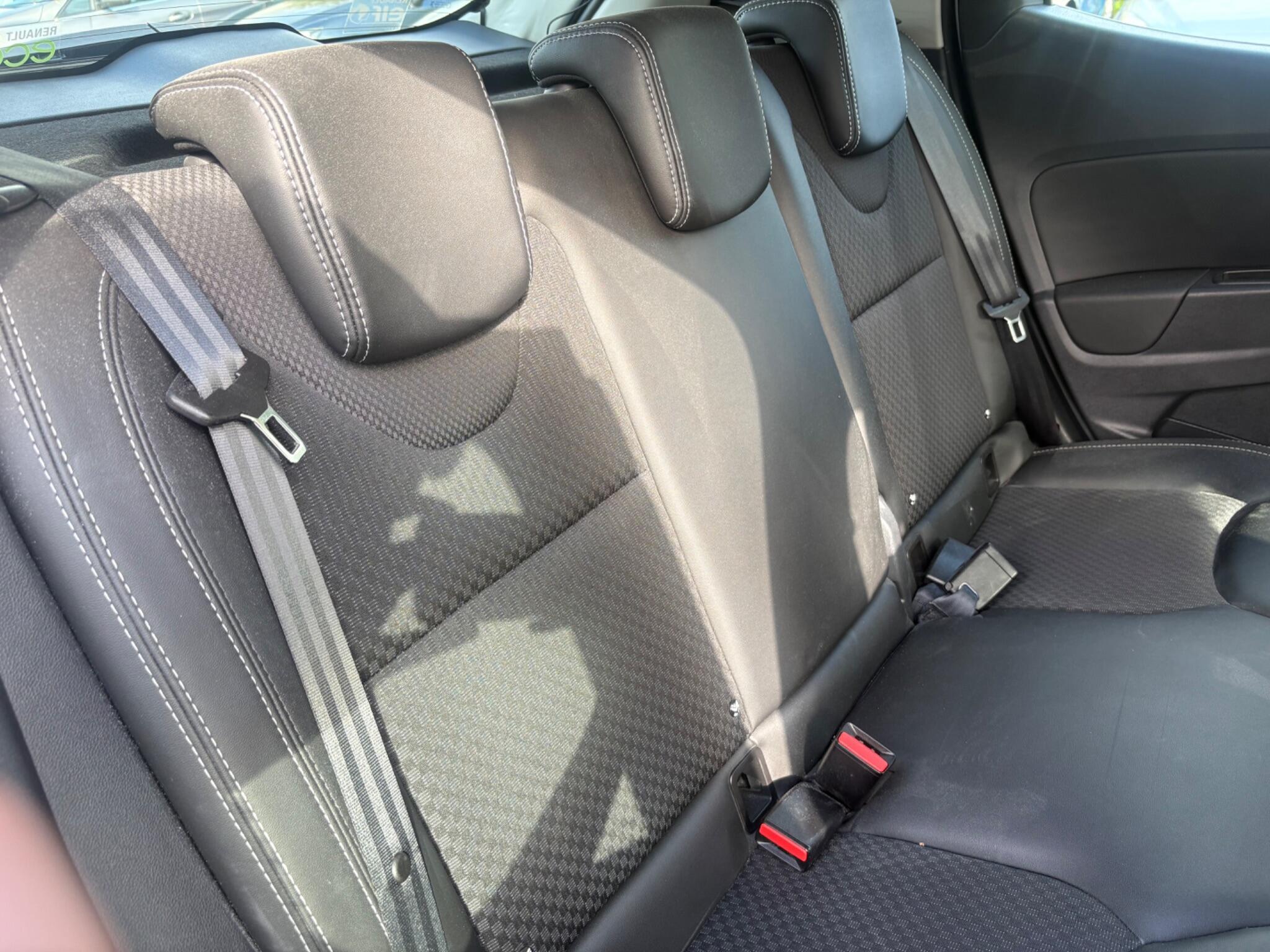 Renault Clio - Image 23