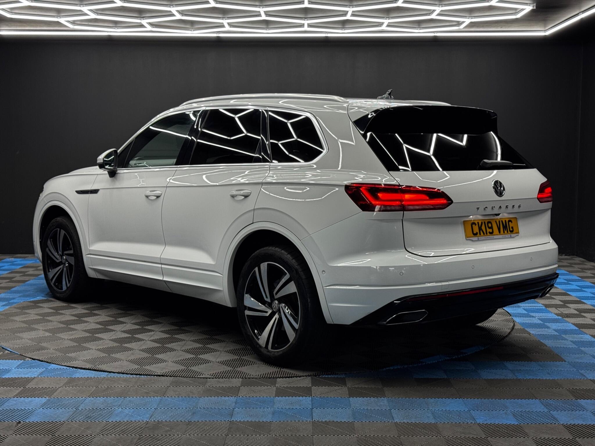 Volkswagen Touareg - Image 7