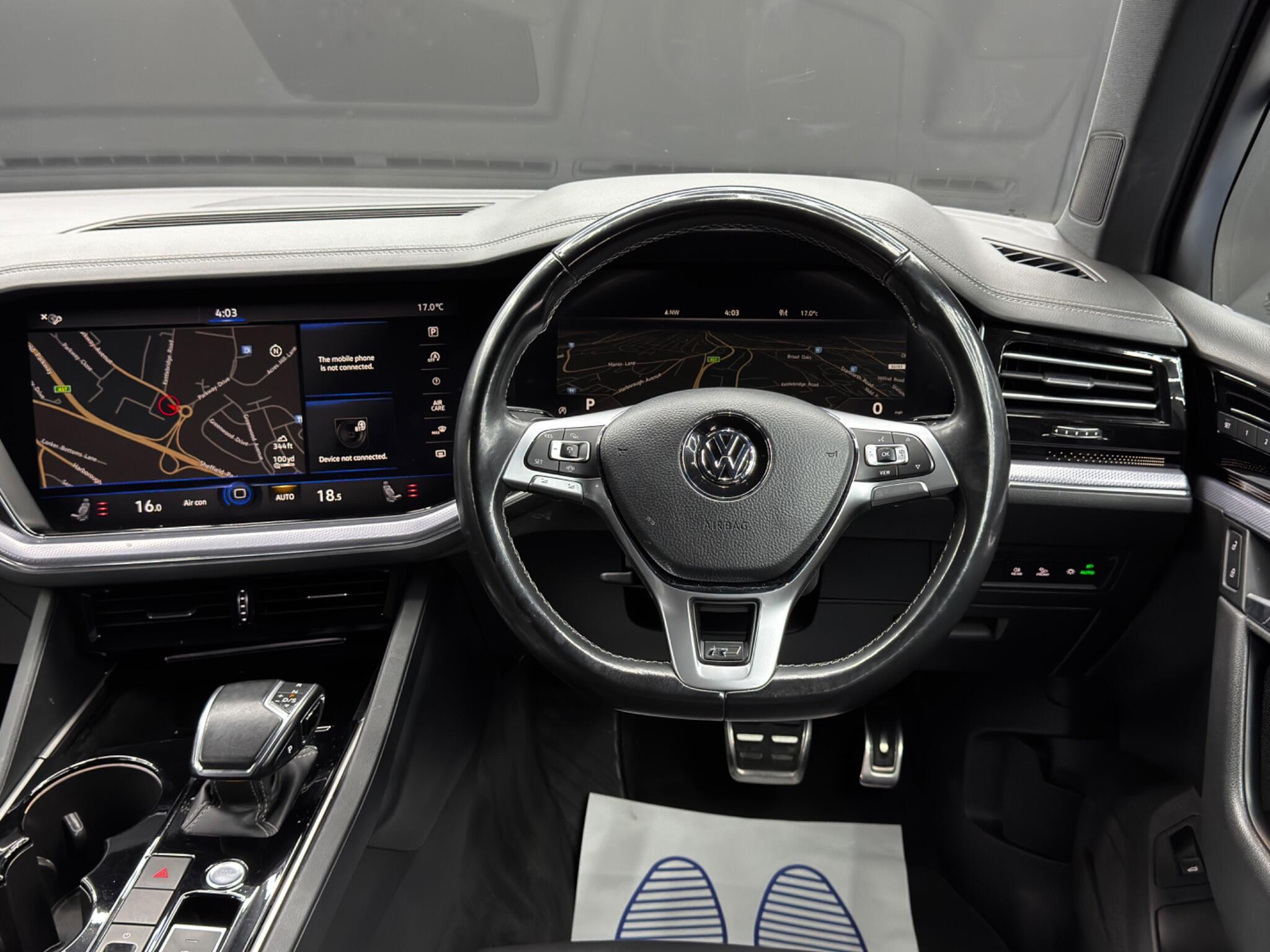 Volkswagen Touareg - Image 18