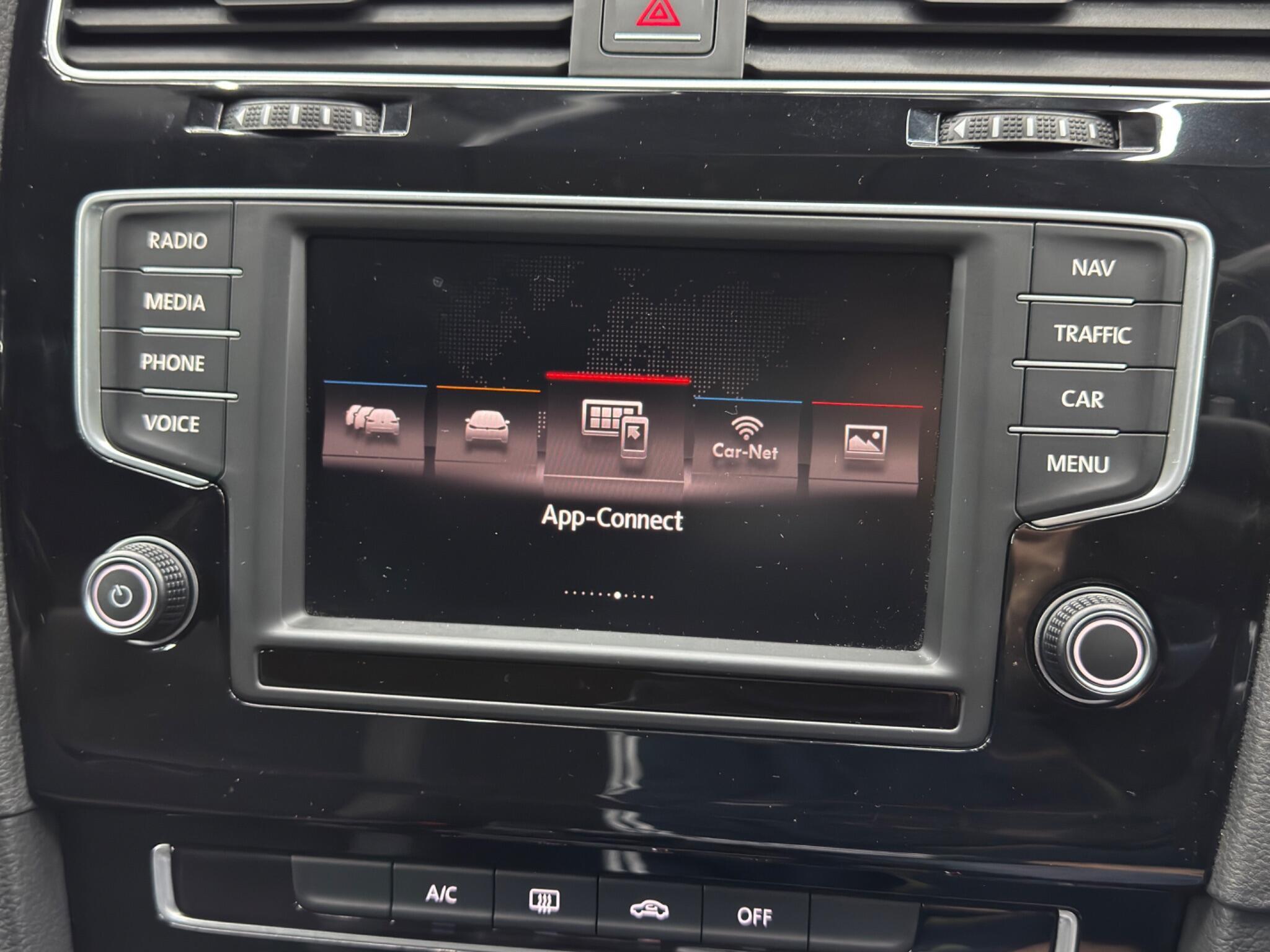 Volkswagen Golf - Image 32