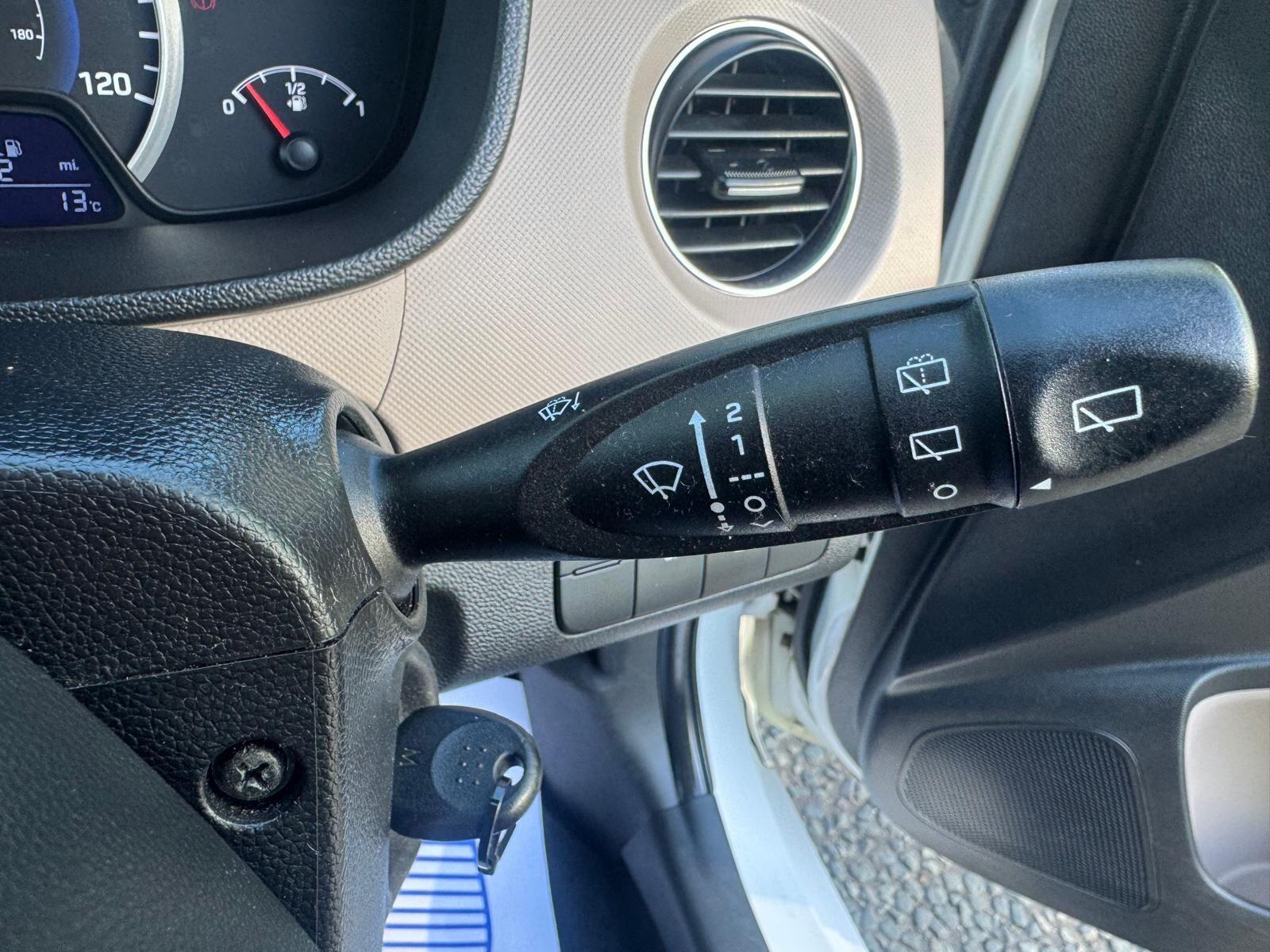 Hyundai i10 - Image 29