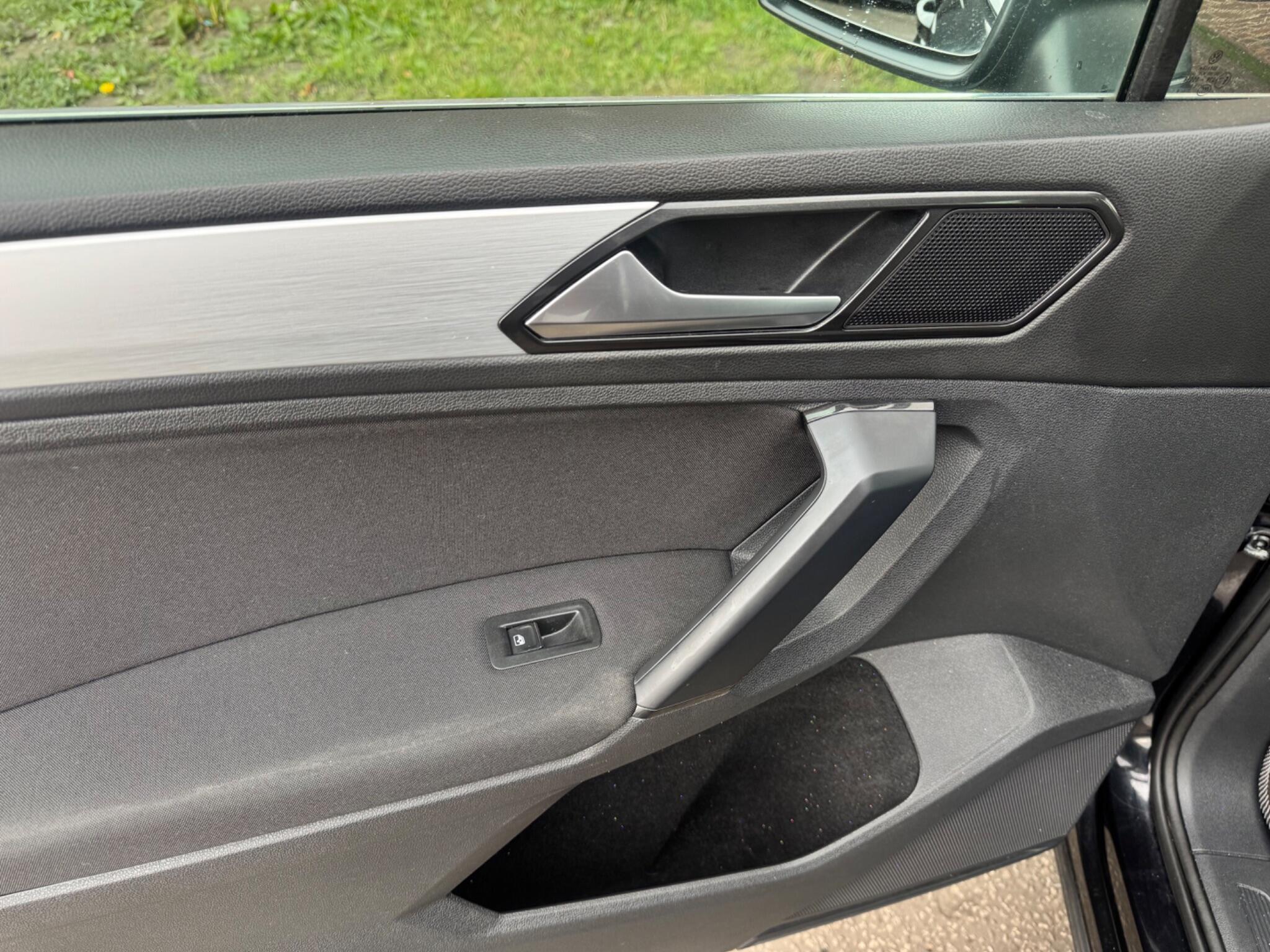 Volkswagen Tiguan - Image 38