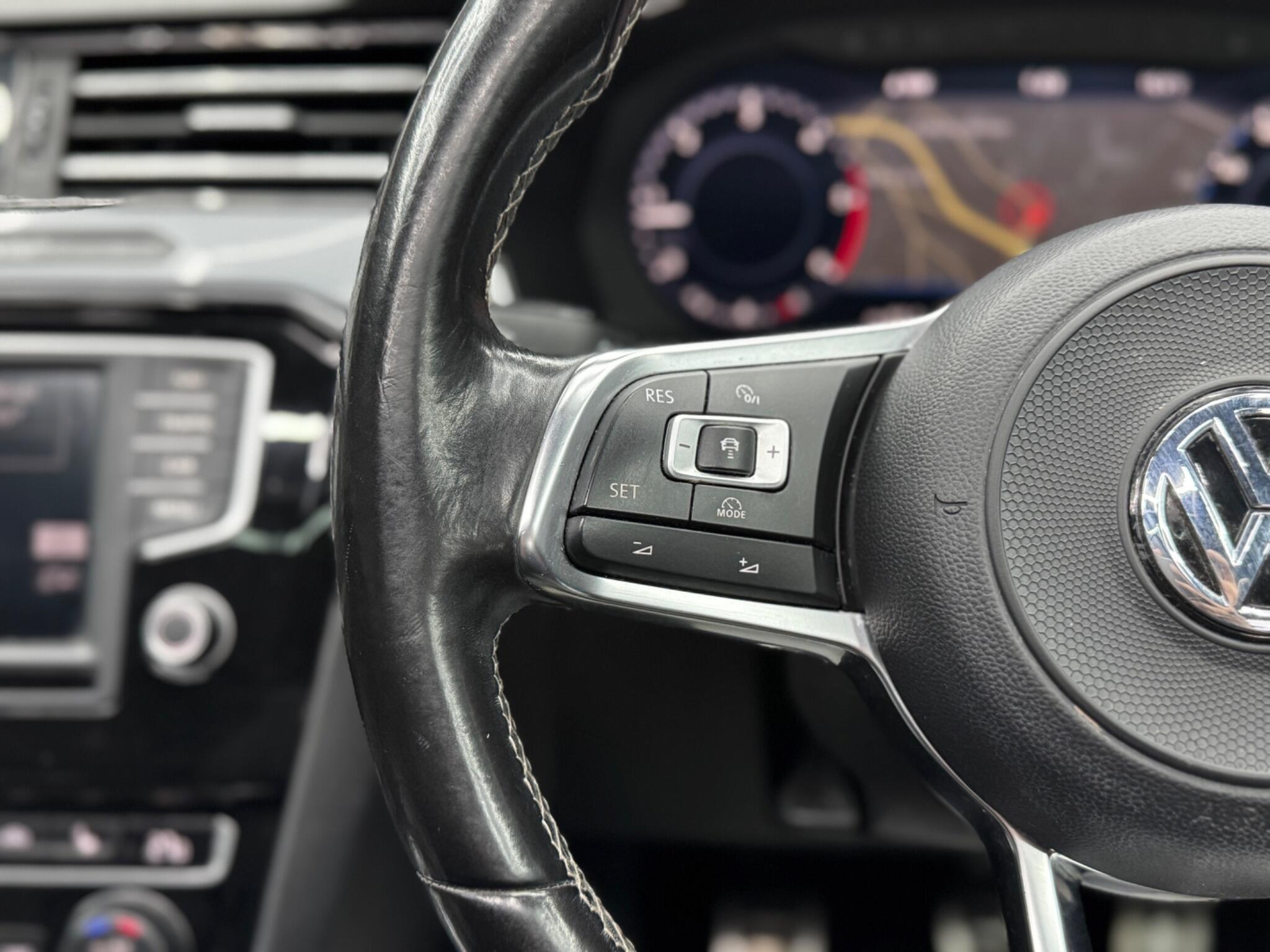 Volkswagen Passat - Image 19