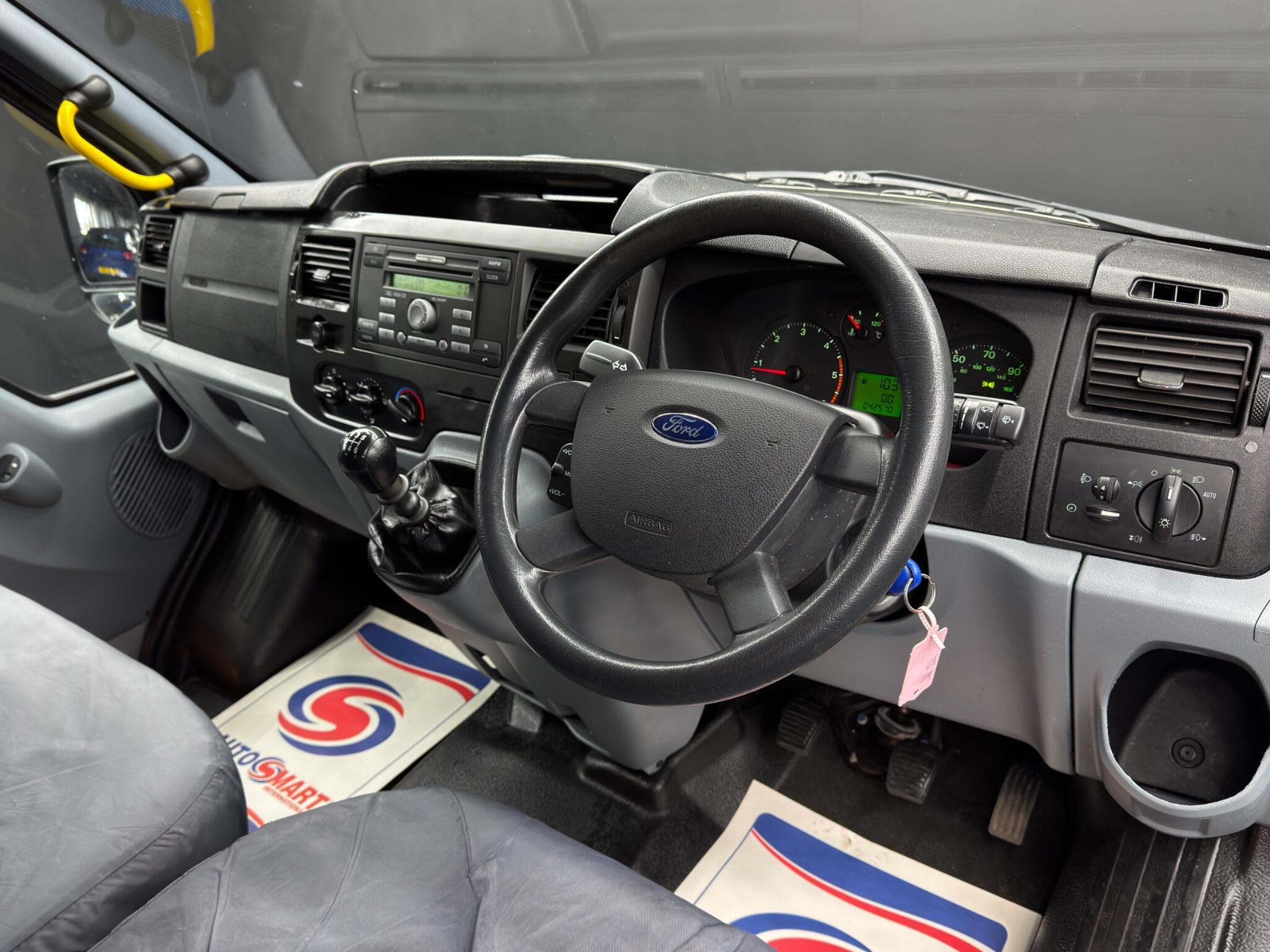 Ford Transit - Image 7