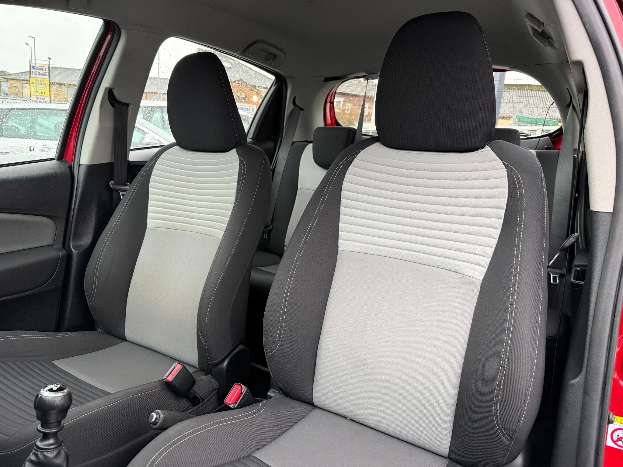 Toyota Yaris - Image 28