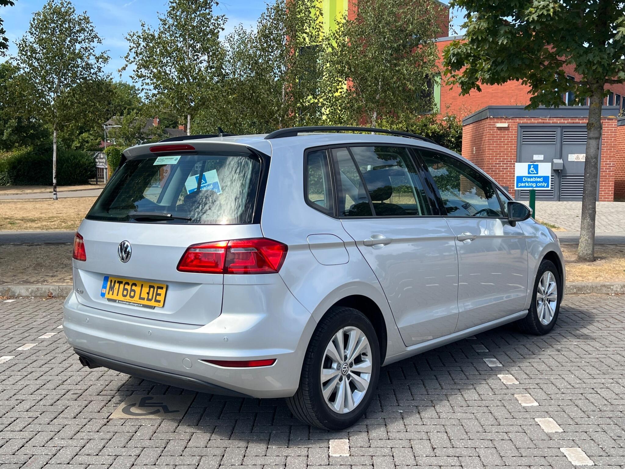 Volkswagen GOLF SV - Image 6