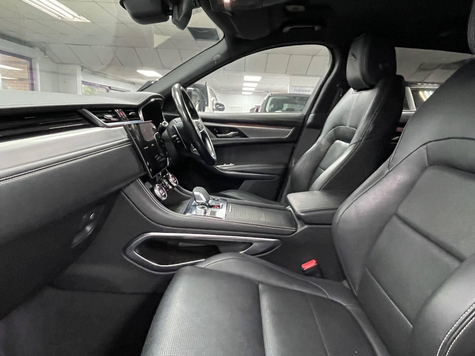 Jaguar F-Pace - Image 32