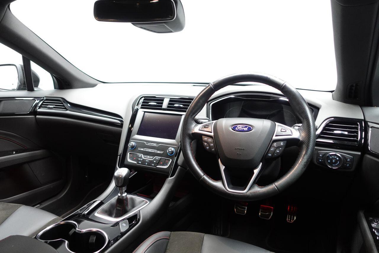 Ford Mondeo - Image 15