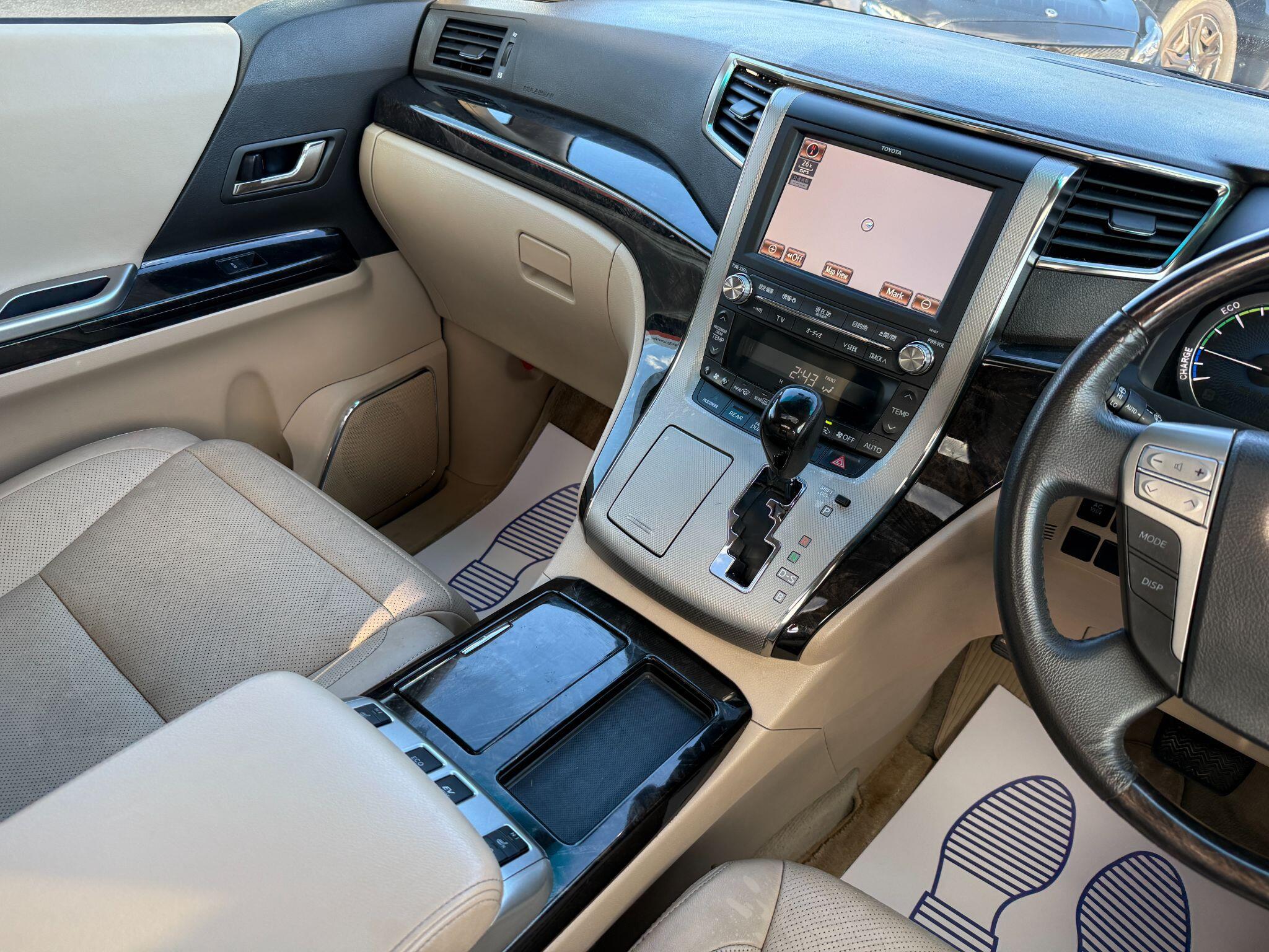 Toyota Alphard - Image 54