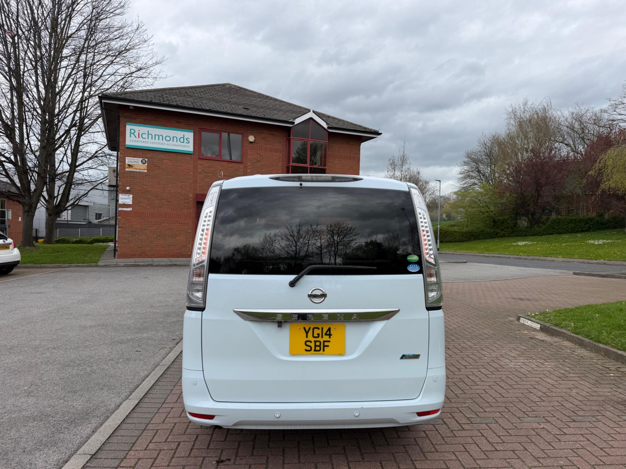 Nissan Serena - Image 19