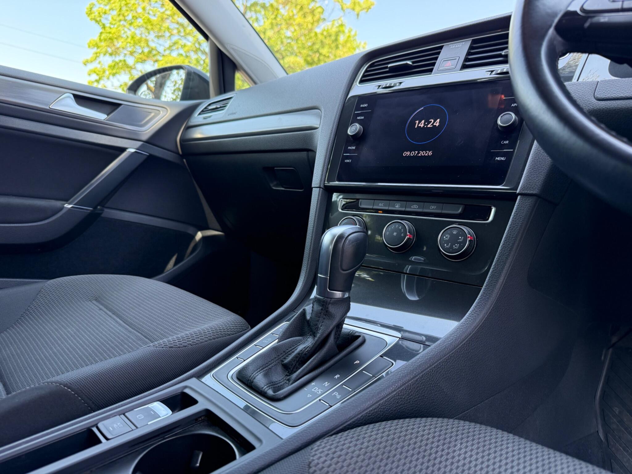 Volkswagen Golf - Image 9