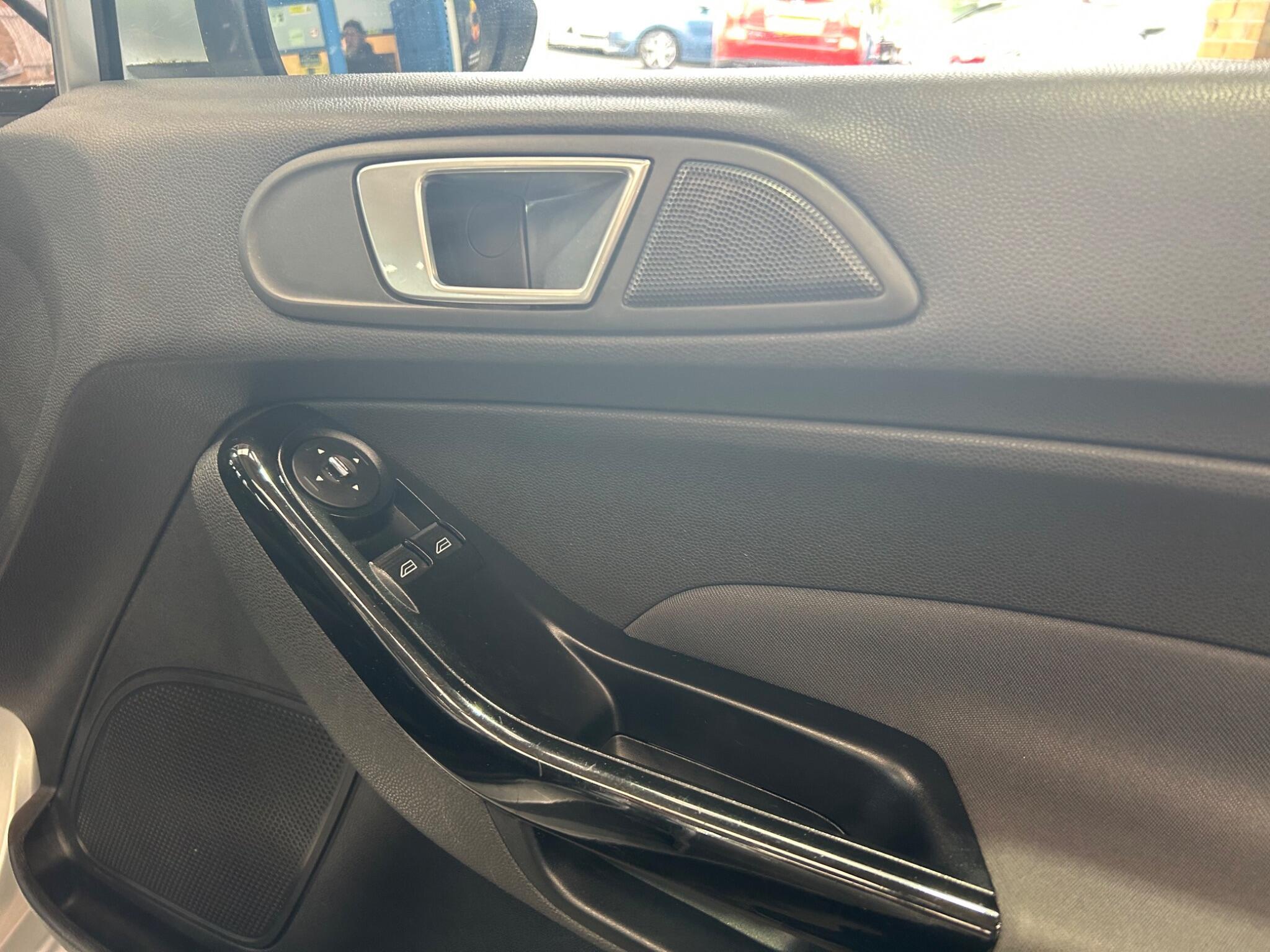 Ford Fiesta - Image 12
