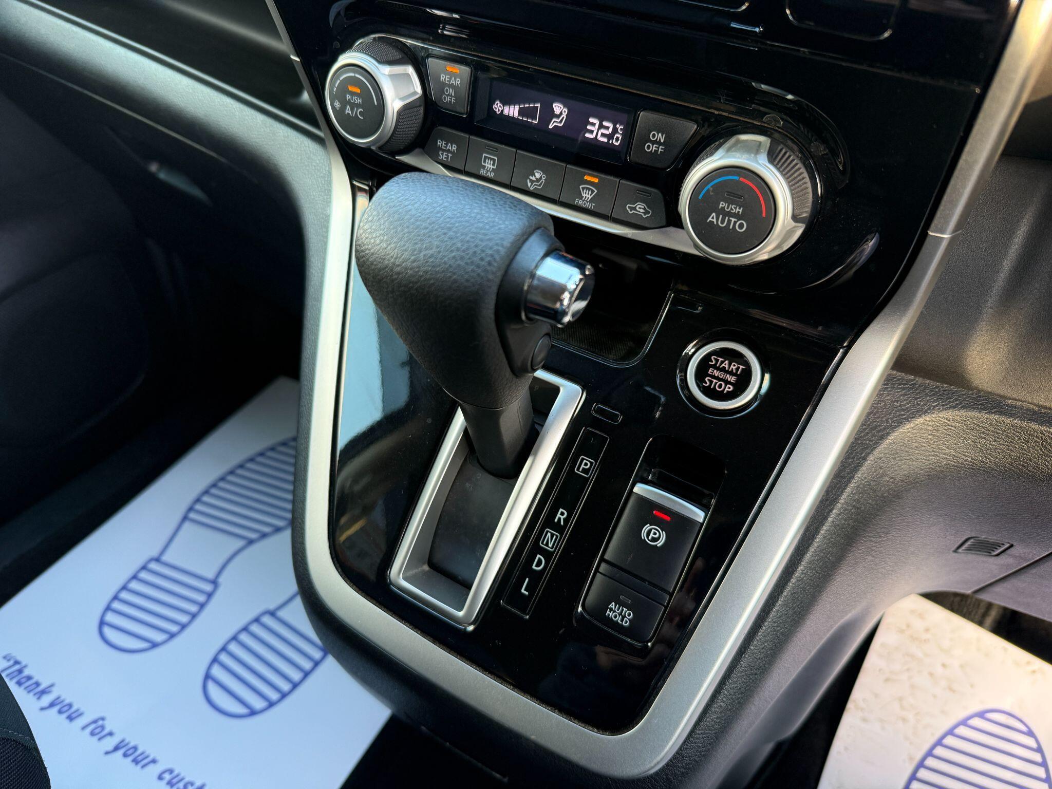 Nissan Serena - Image 64