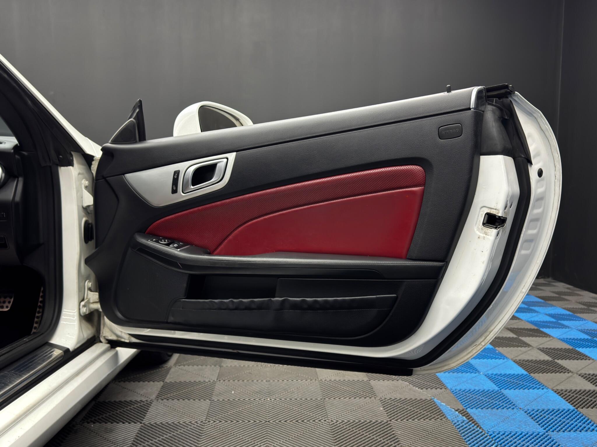 Mercedes SLK - Image 36