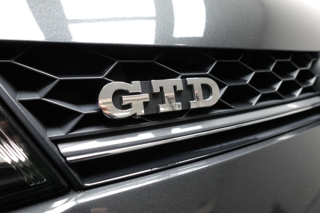 Volkswagen Golf - Image 15