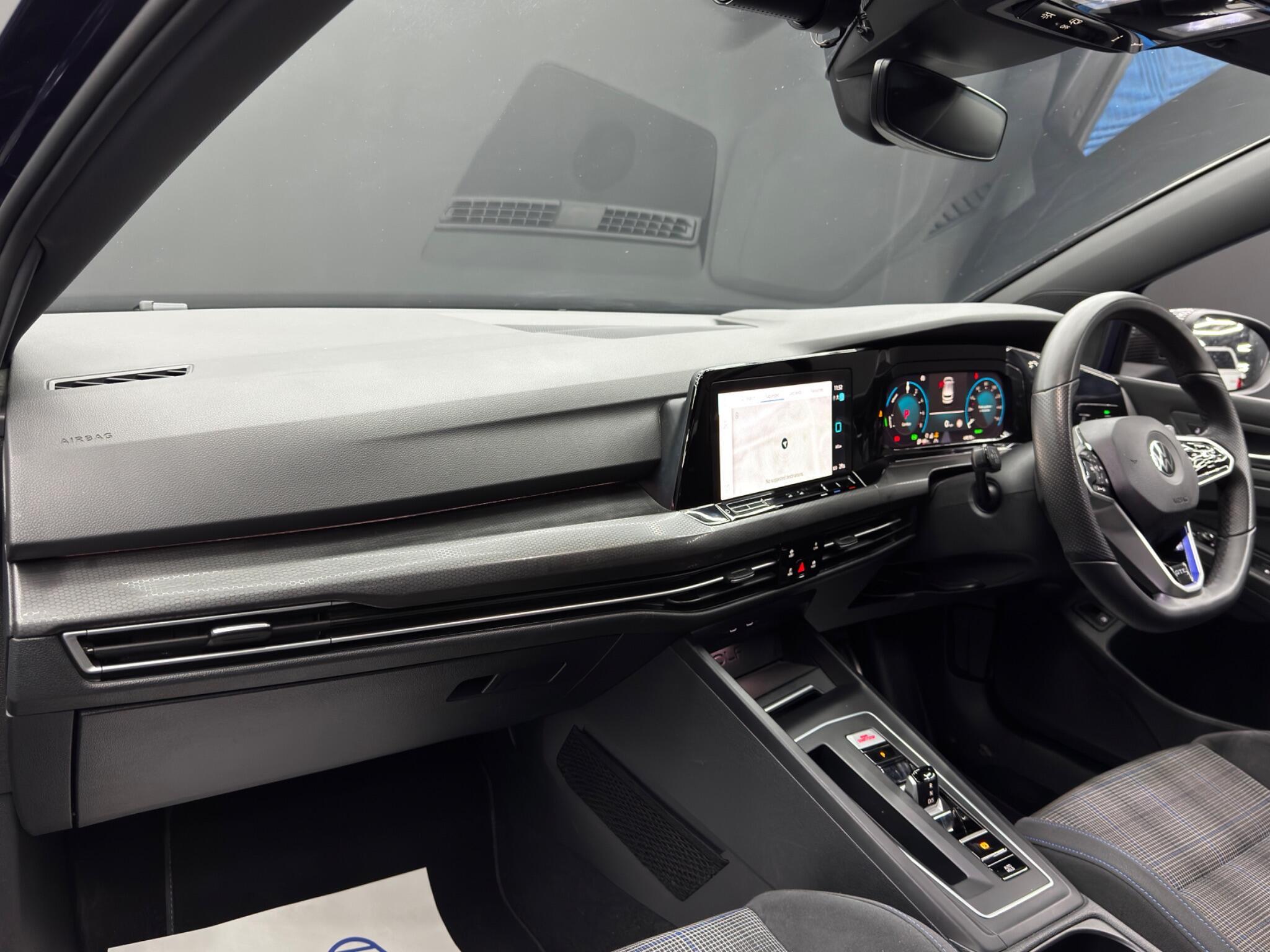 Volkswagen Golf - Image 11