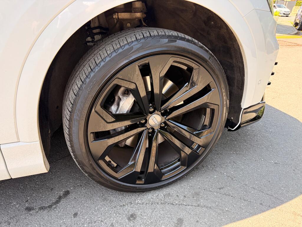 Audi Q8 - Image 13