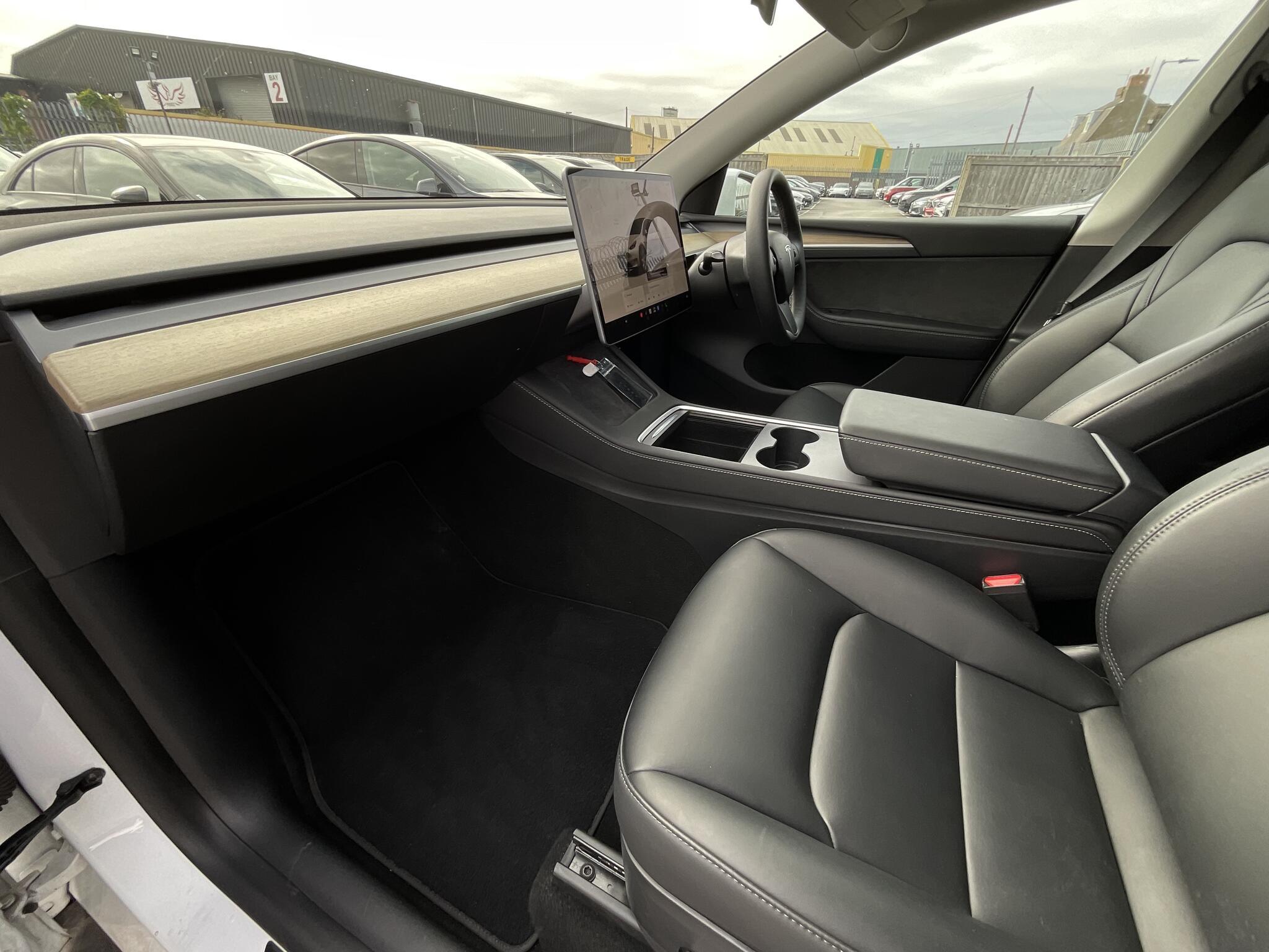 Tesla Model Y - Image 16