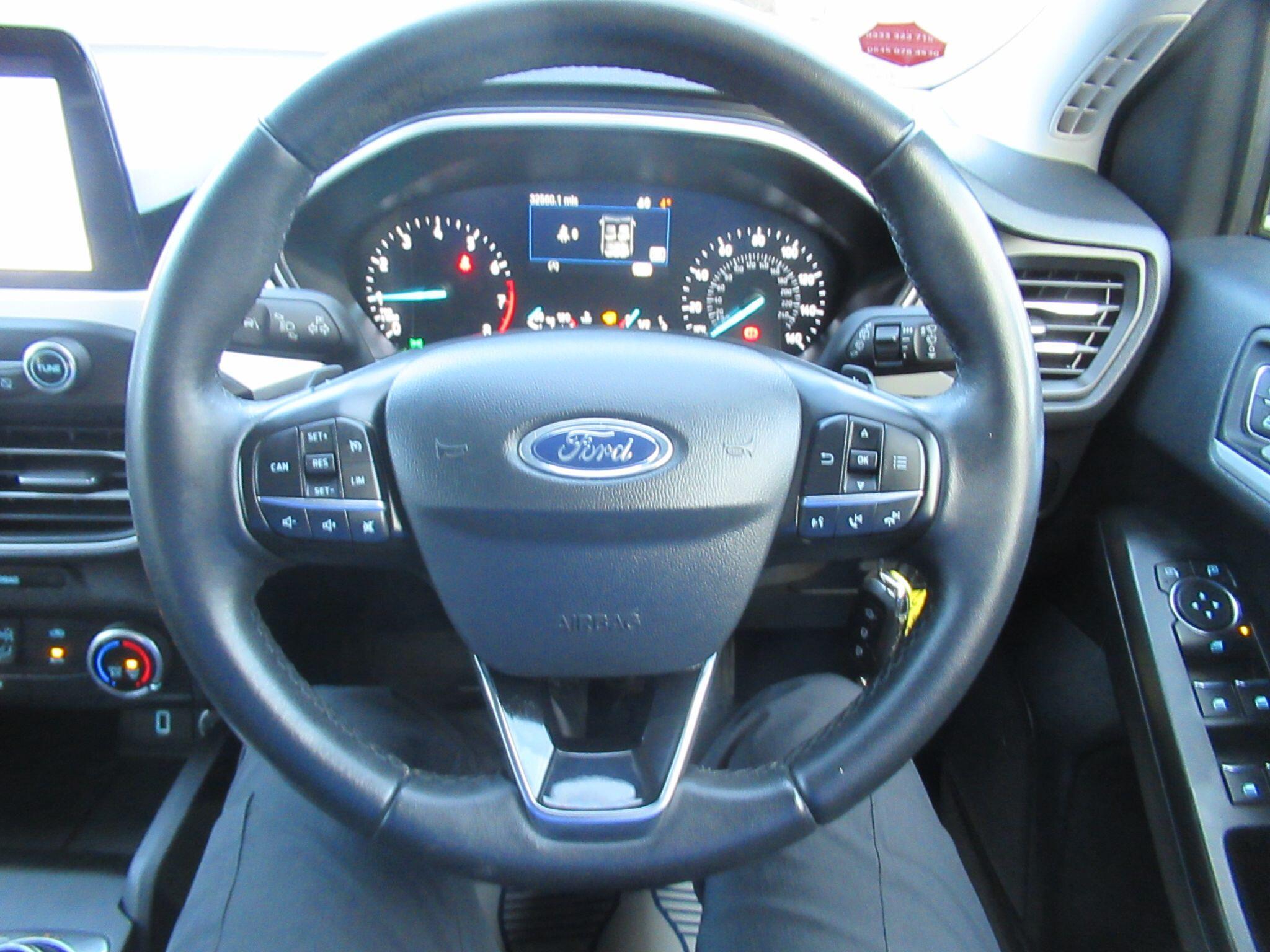 Ford Focus - Image 22