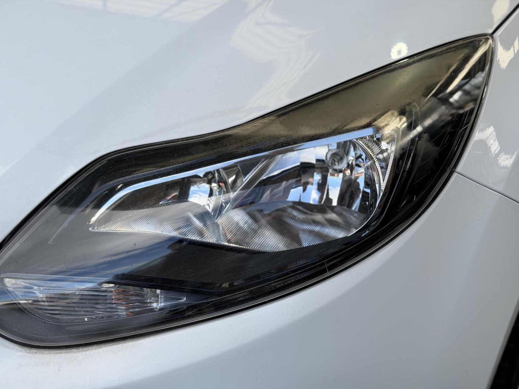 Ford Focus - Image 10