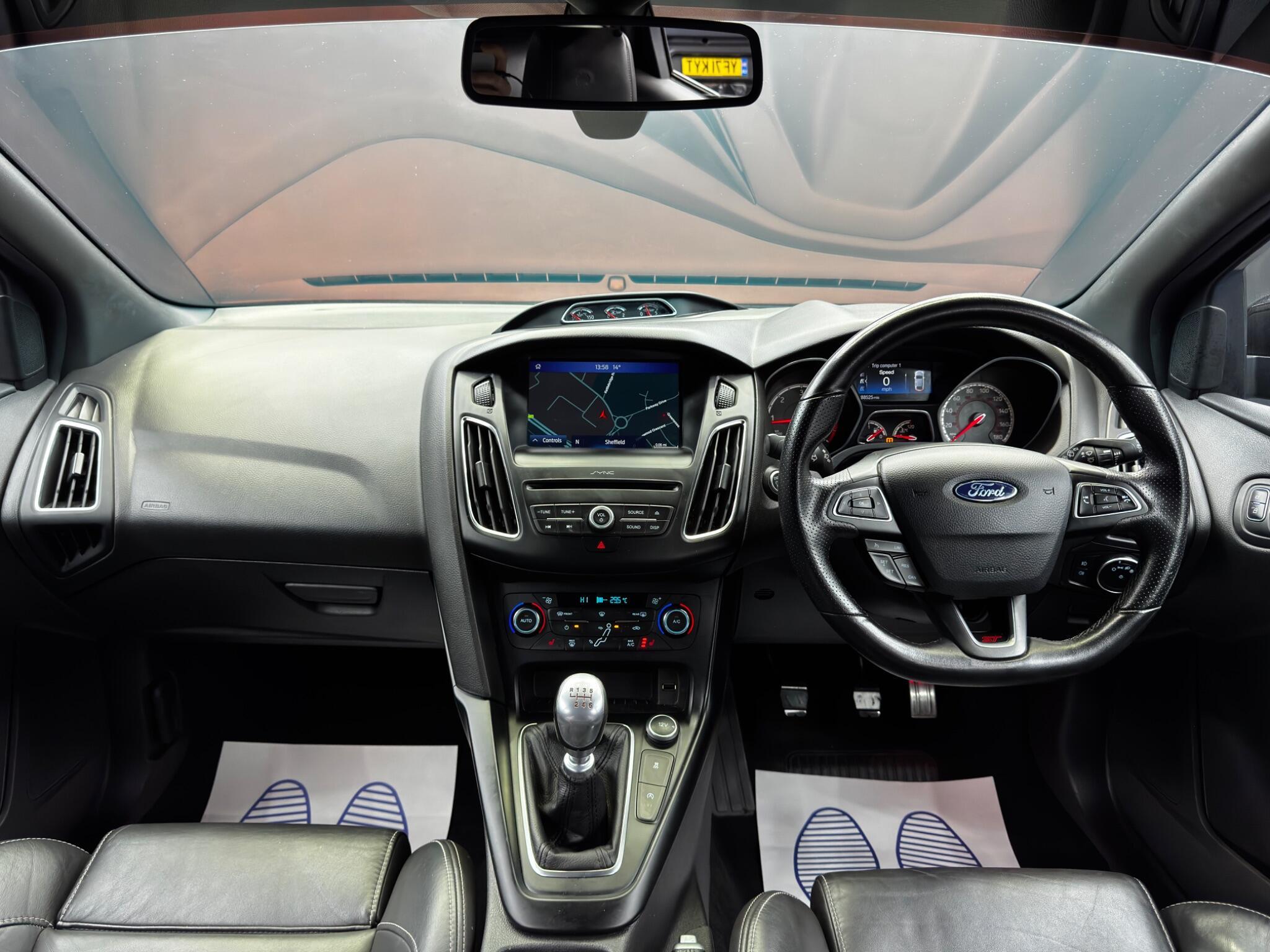 Ford Focus - Image 10