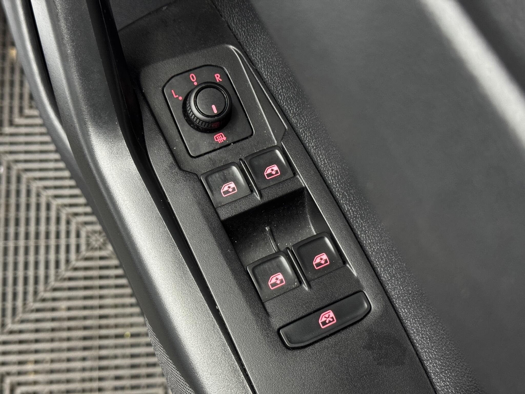 Volkswagen Polo - Image 40