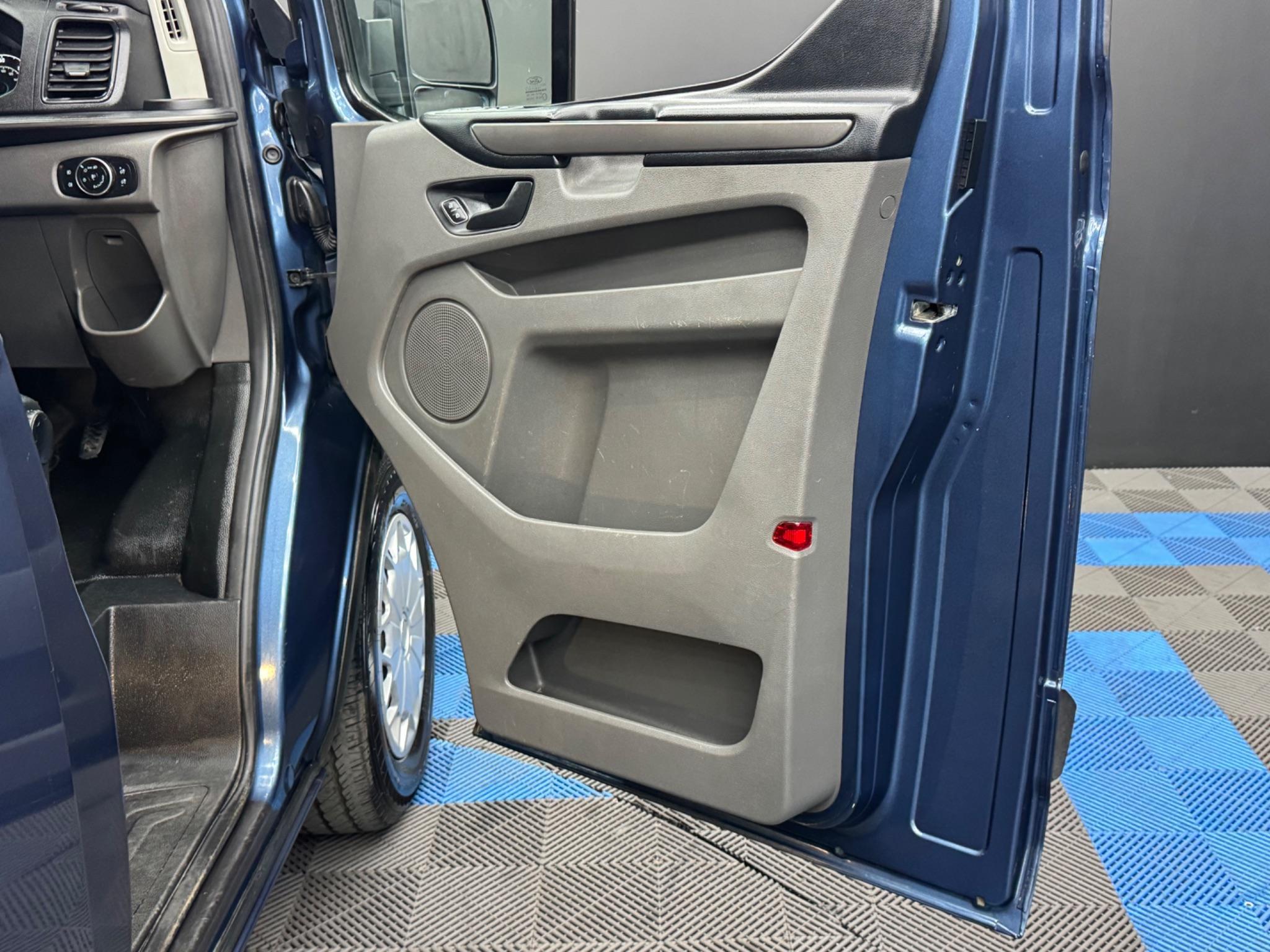 Ford TOURNEO CUSTOM - Image 39