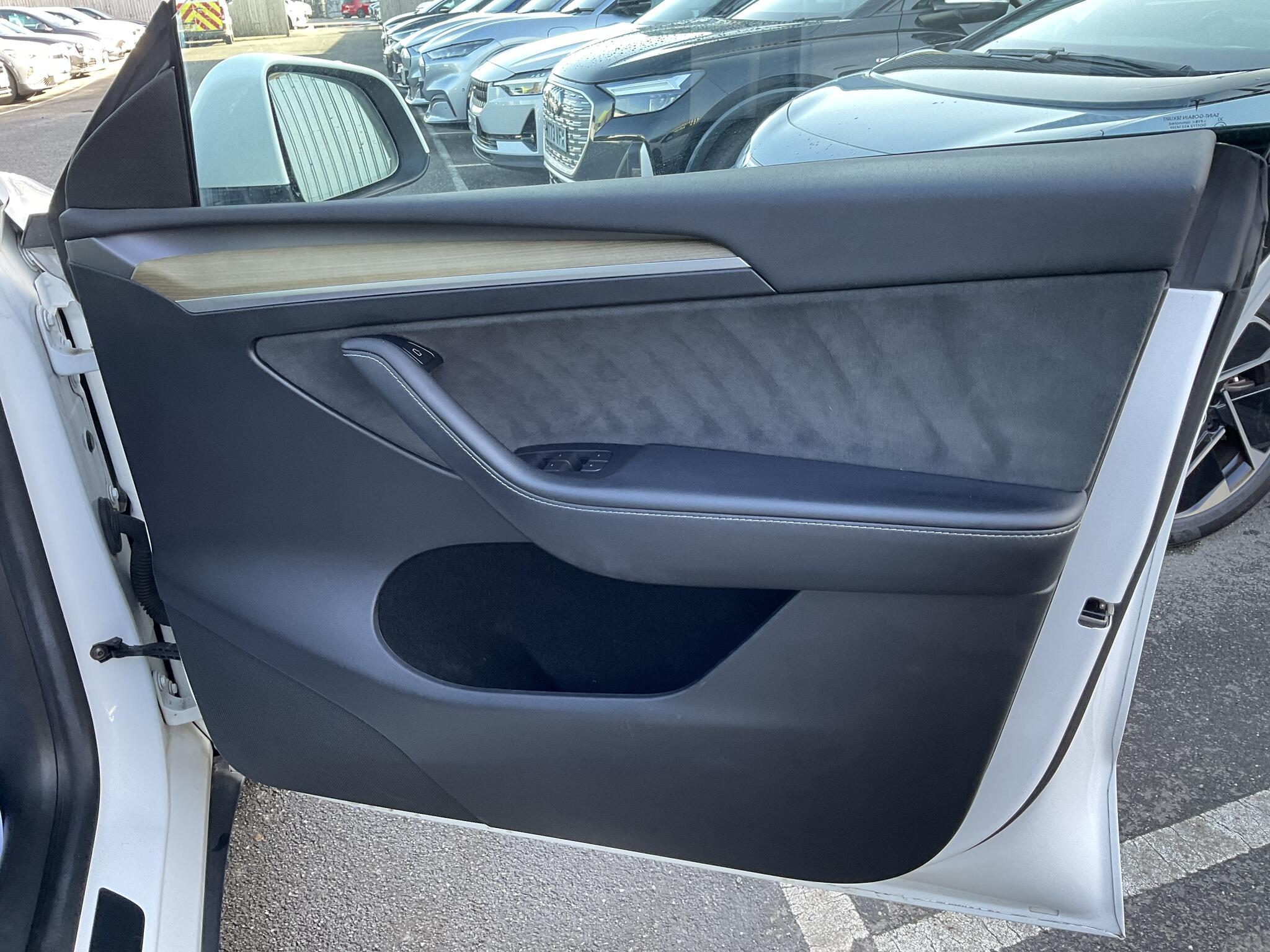 Tesla Model Y - Image 23