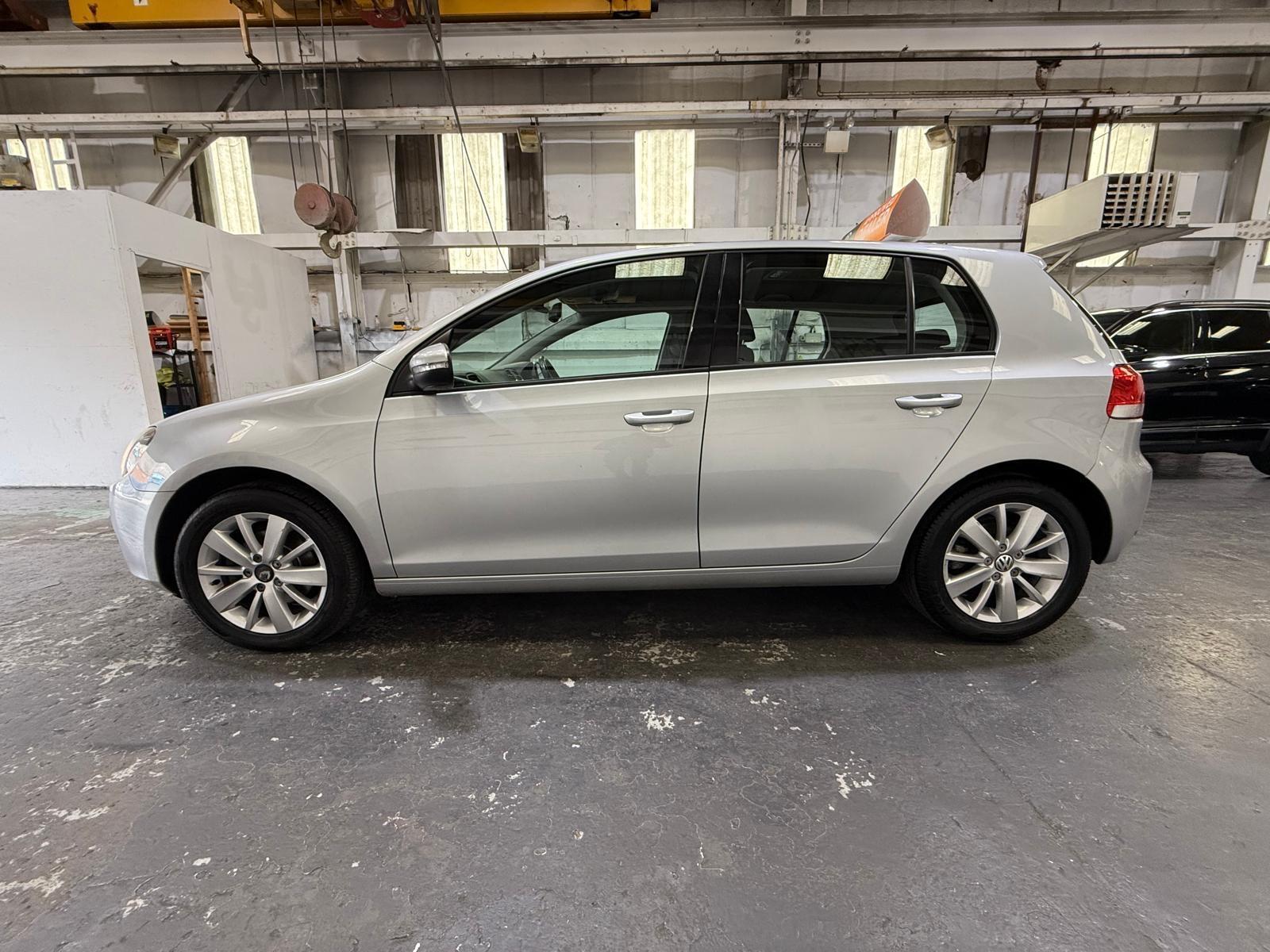 Volkswagen Golf - Image 17