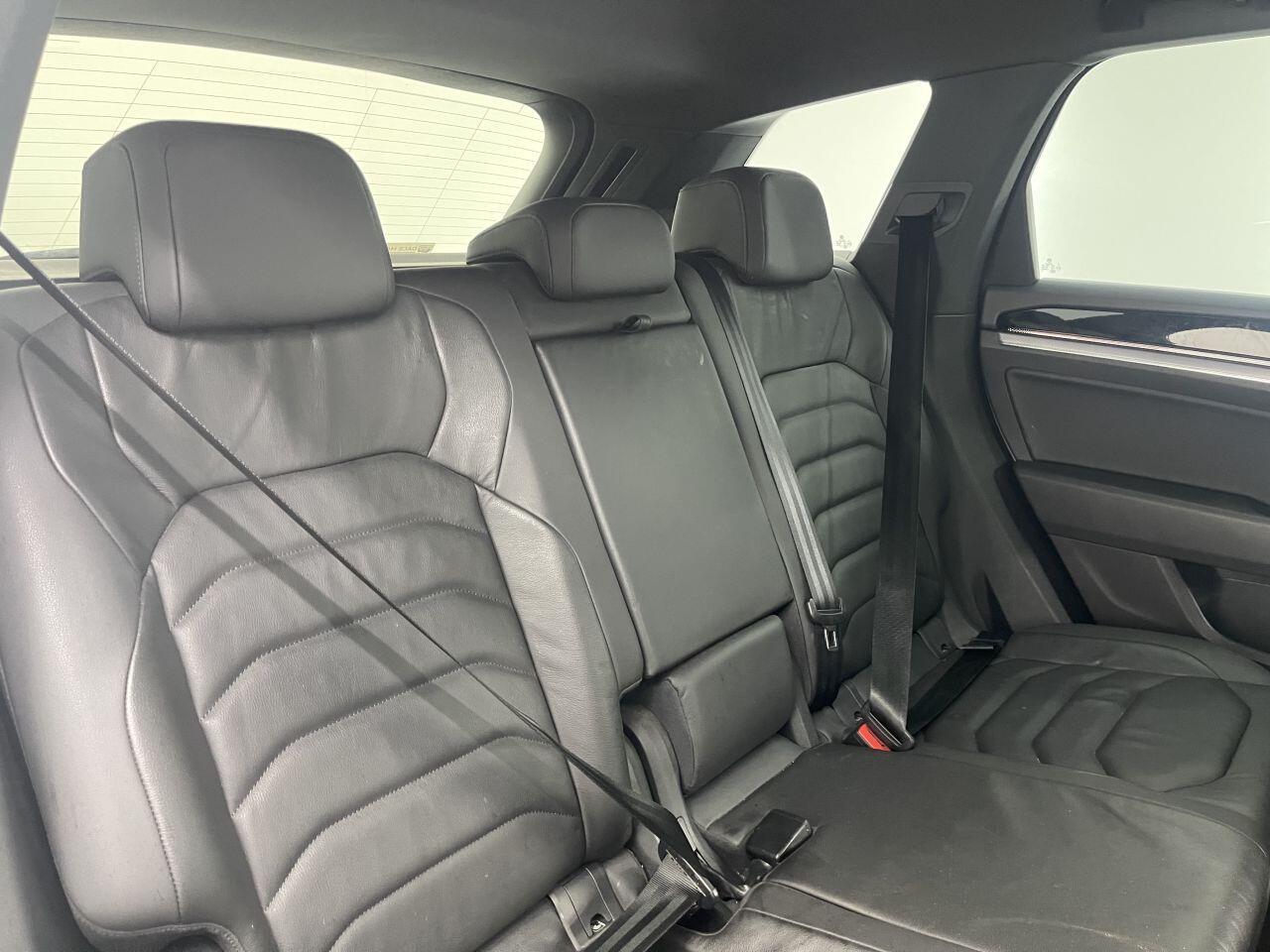 Volkswagen Touareg - Image 28