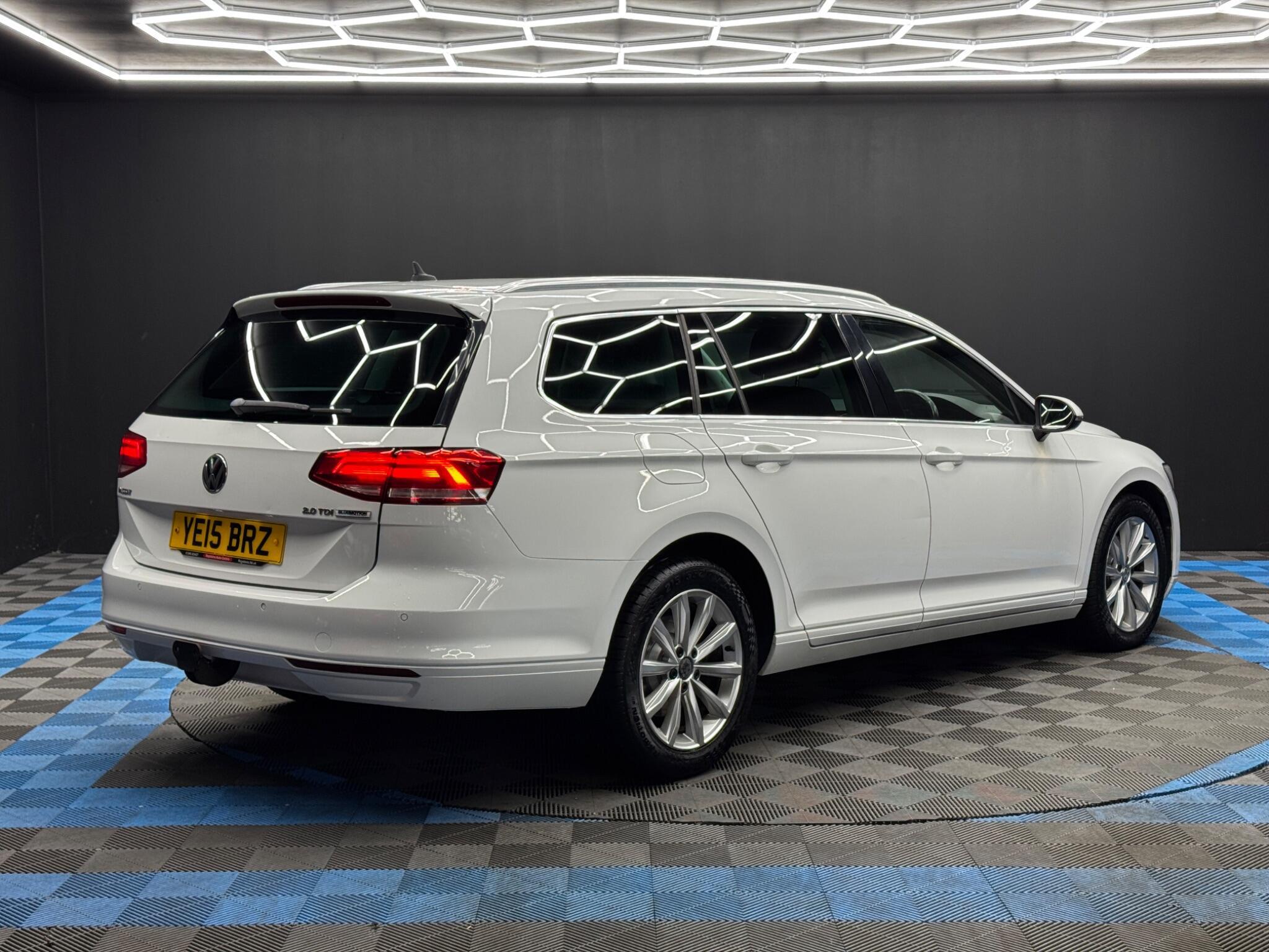 Volkswagen Passat - Image 5