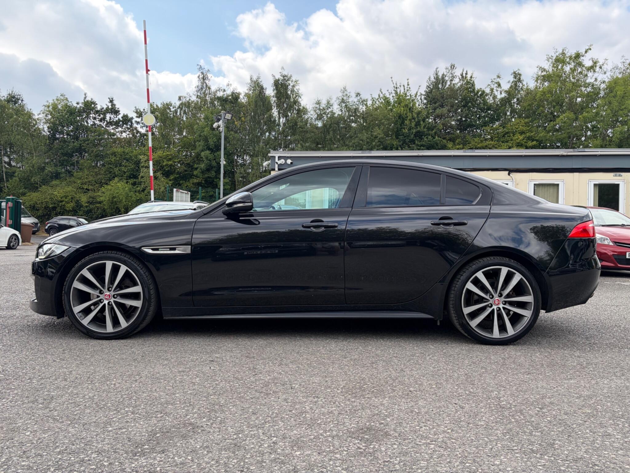 Jaguar XE - Image 11