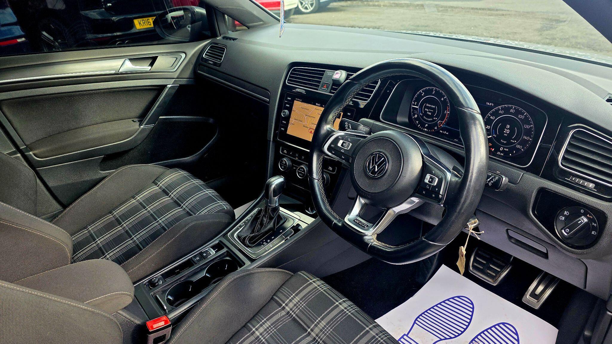 Volkswagen Golf - Image 11
