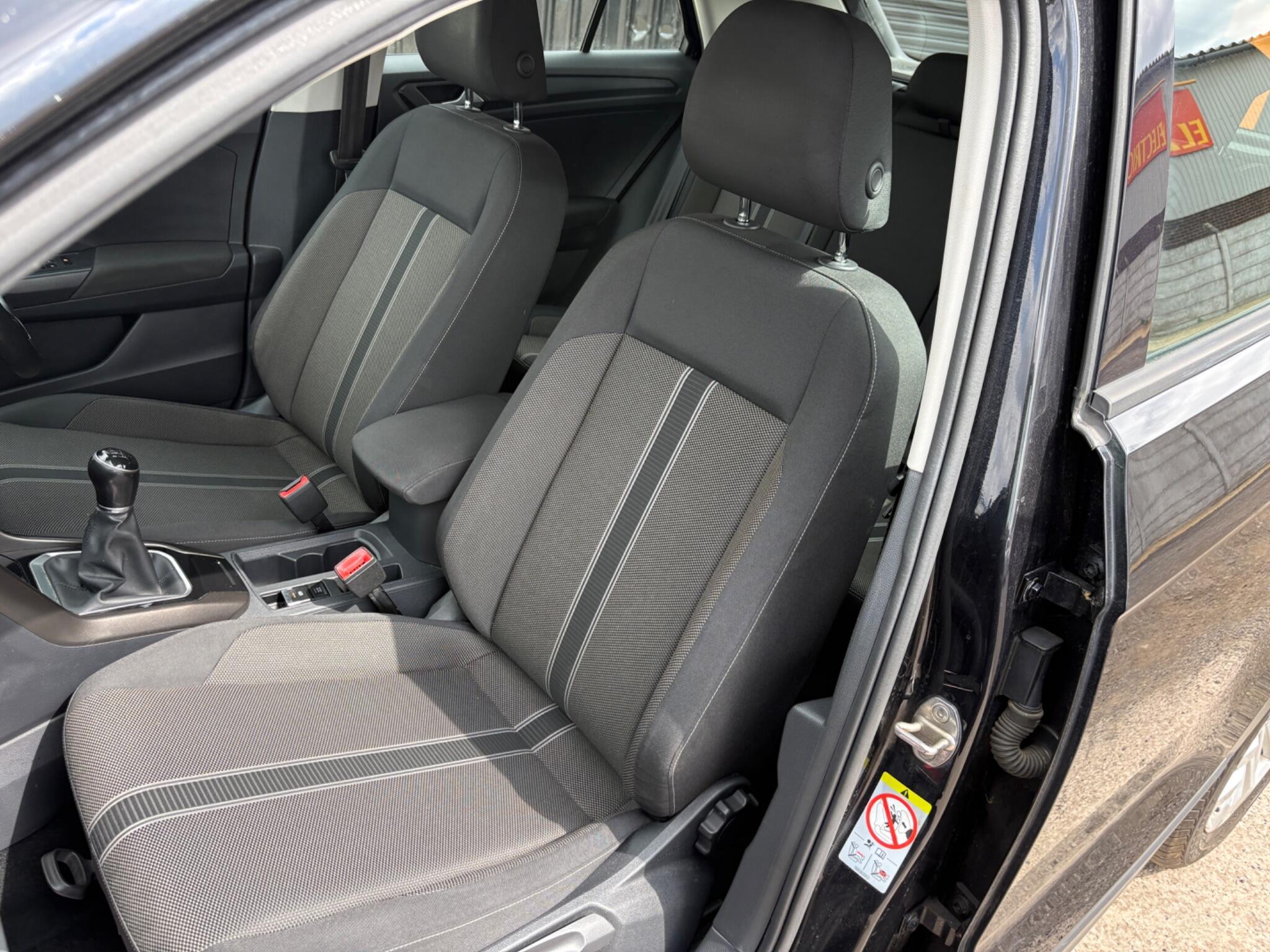 Volkswagen T-Roc - Image 17