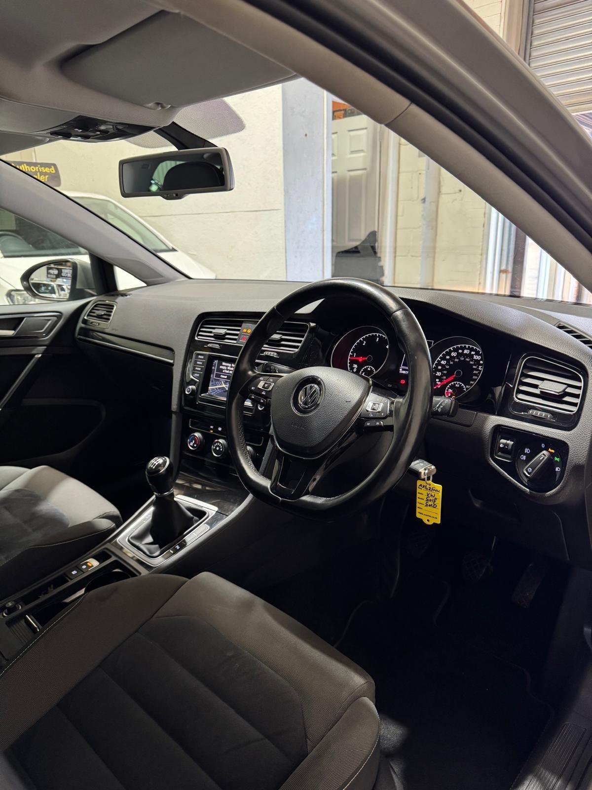 Volkswagen Golf - Image 13