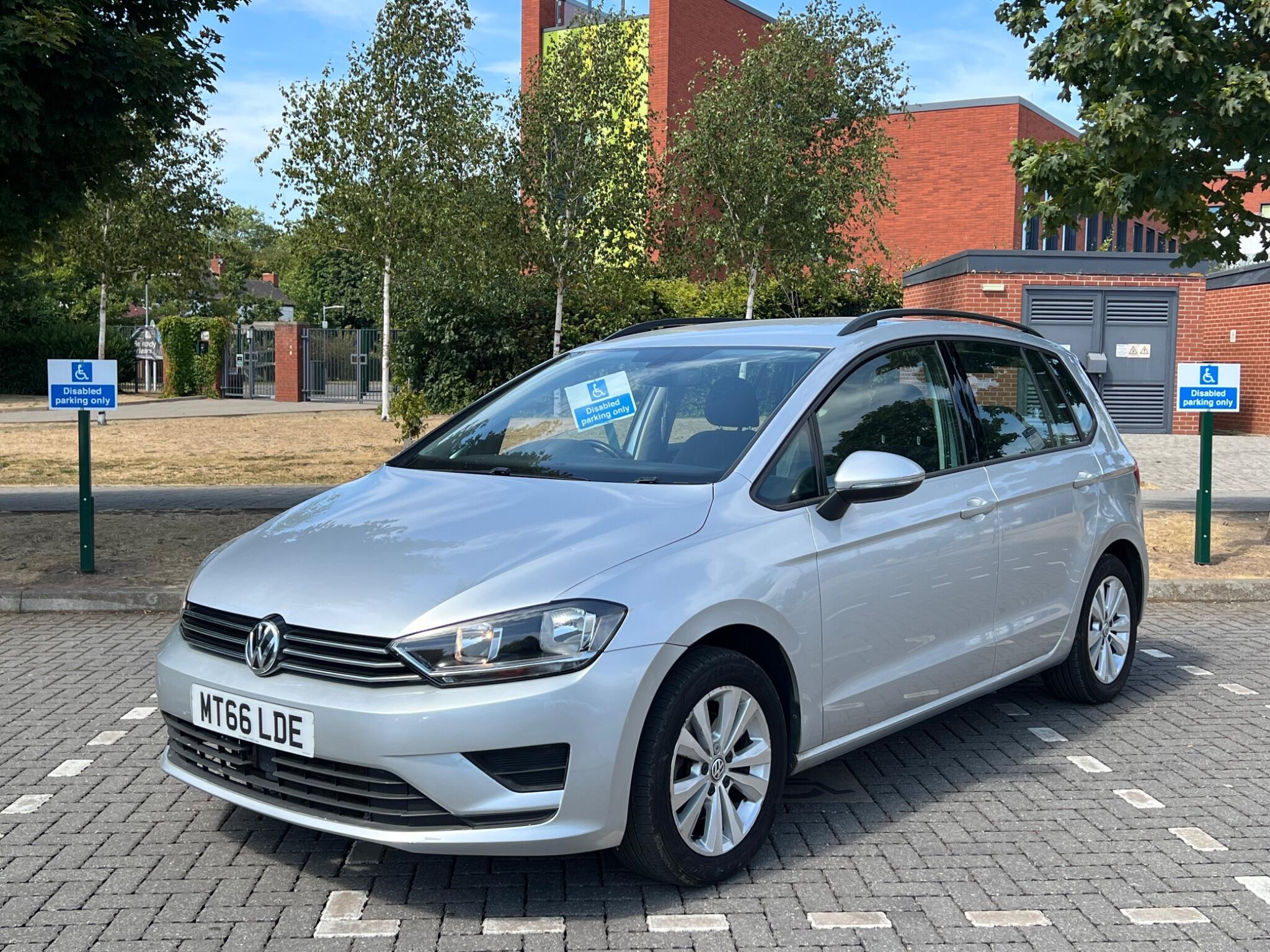 Volkswagen GOLF SV - Image 2