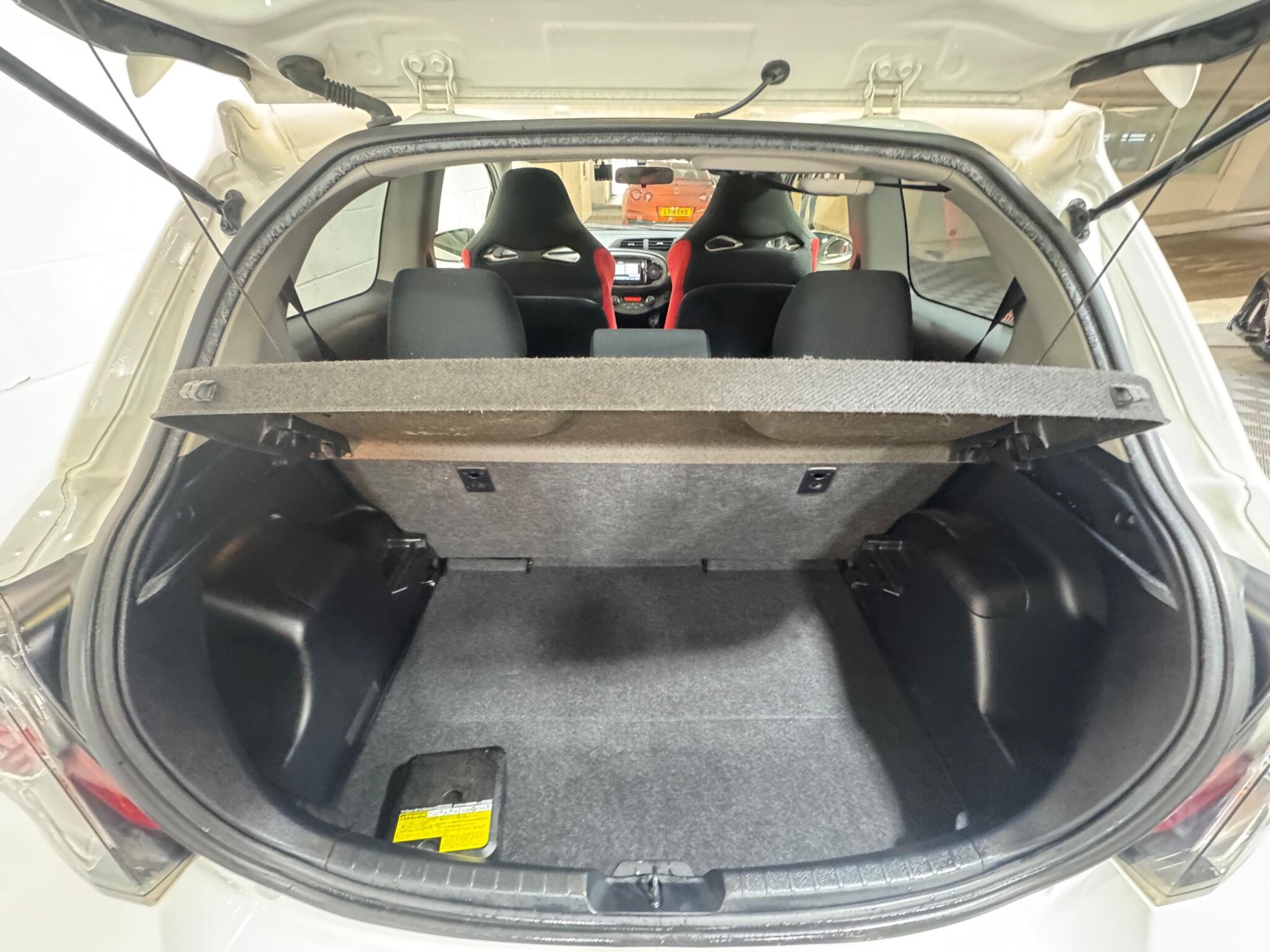 Toyota Yaris - Image 12