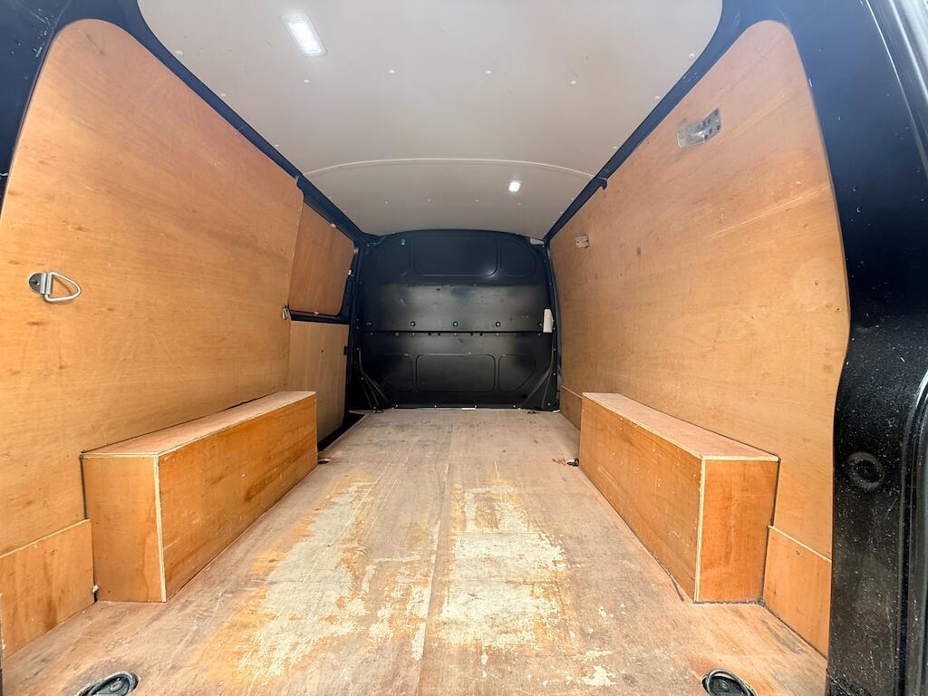 Volkswagen Transporter - Image 6
