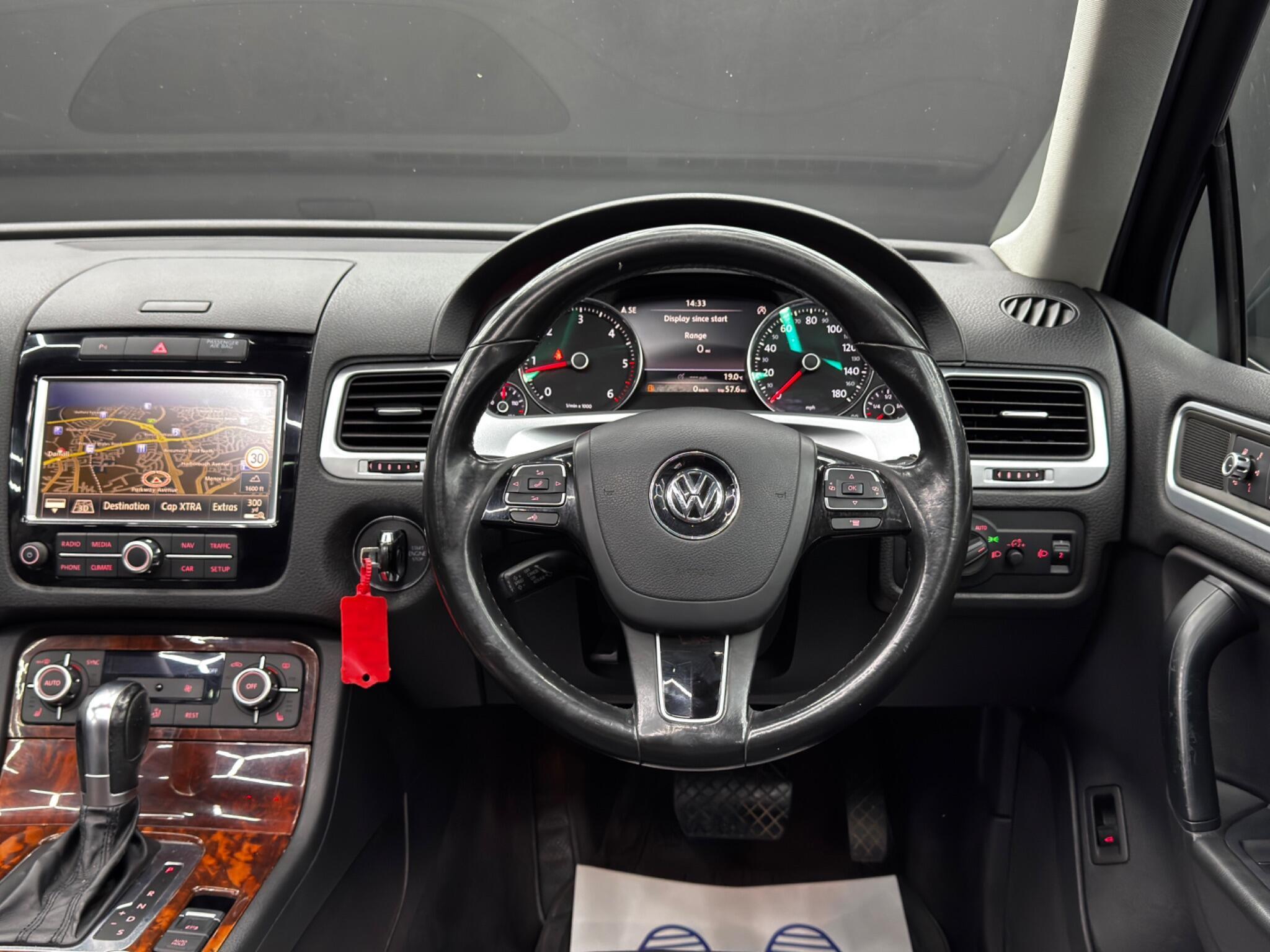 Volkswagen Touareg - Image 18