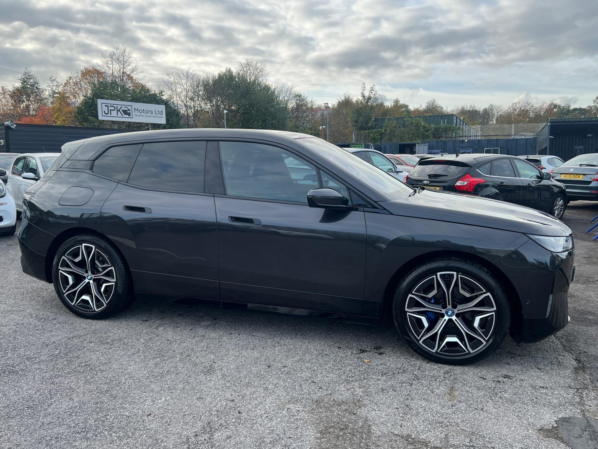 BMW IX - Image 10