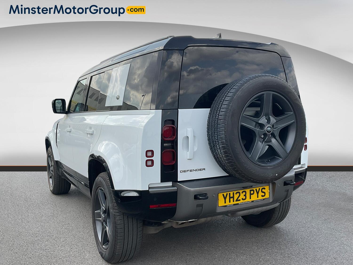 Land Rover Defender - Image 4
