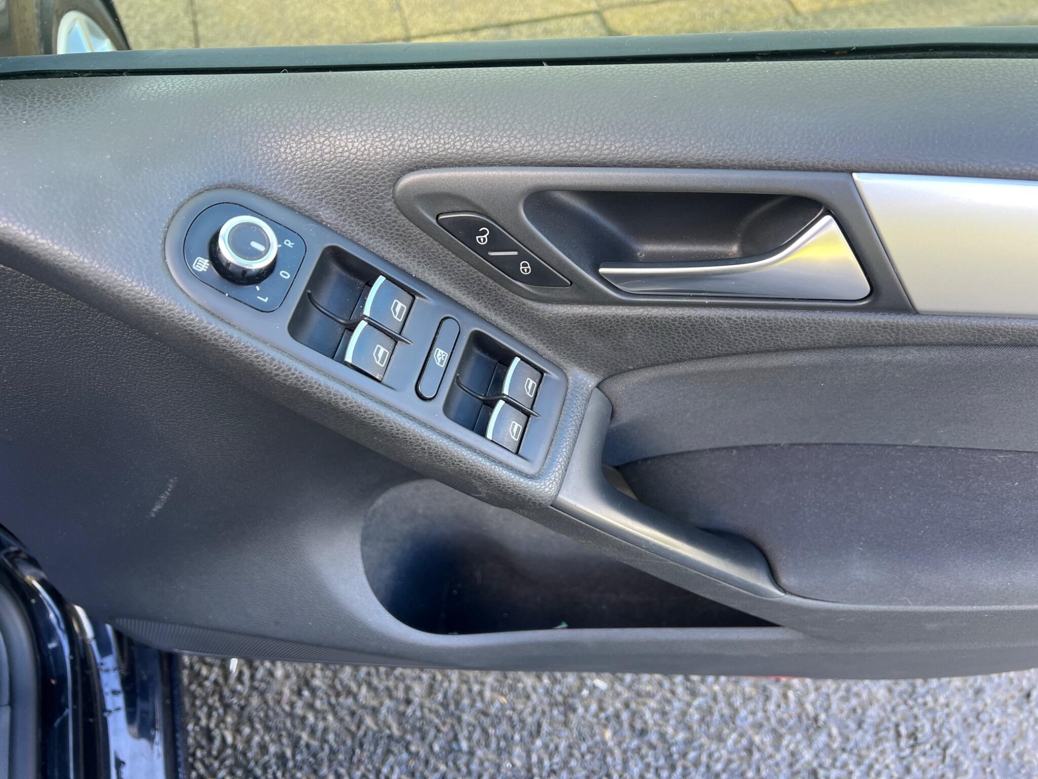 Volkswagen Golf - Image 19