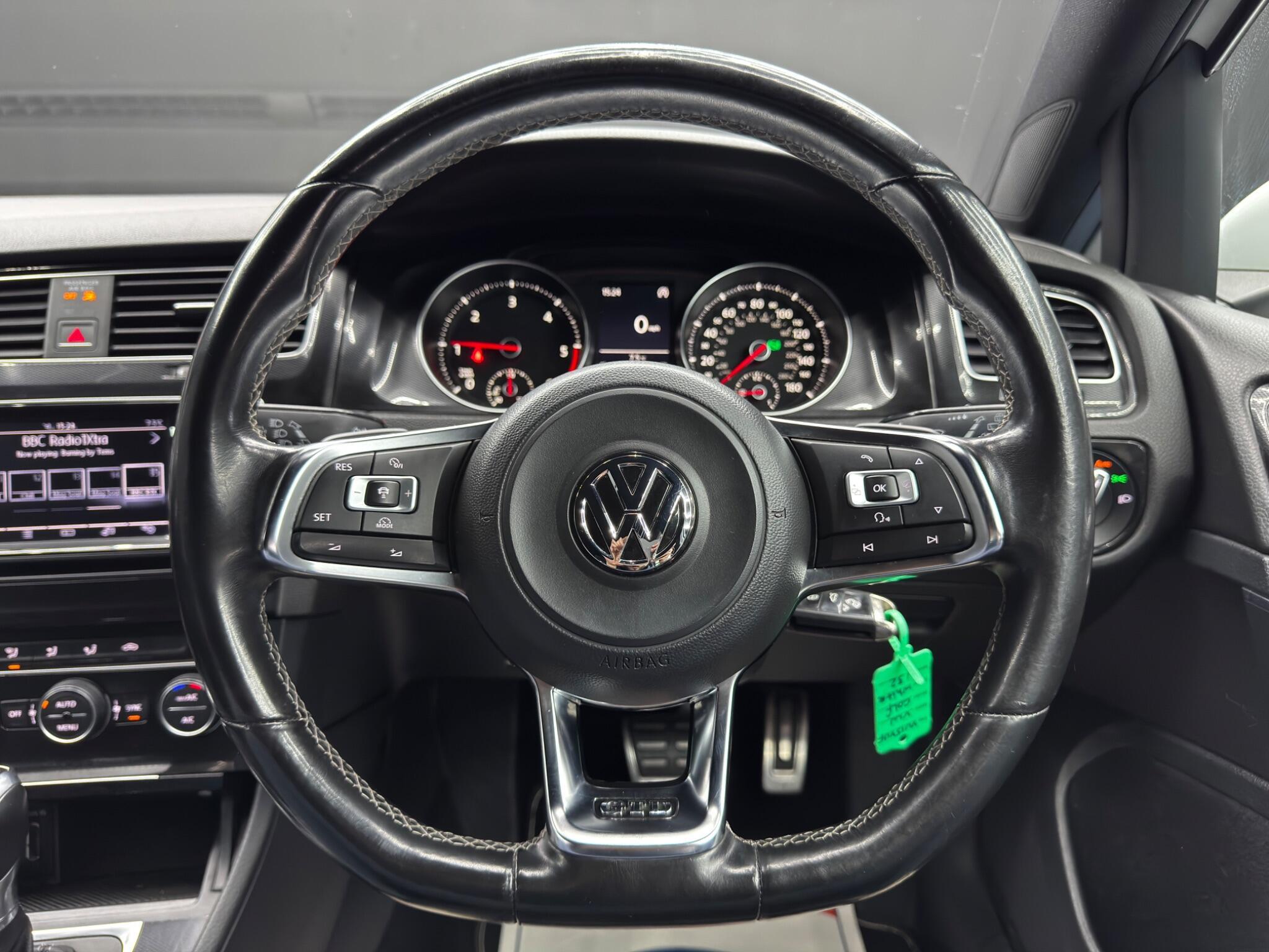 Volkswagen Golf - Image 19