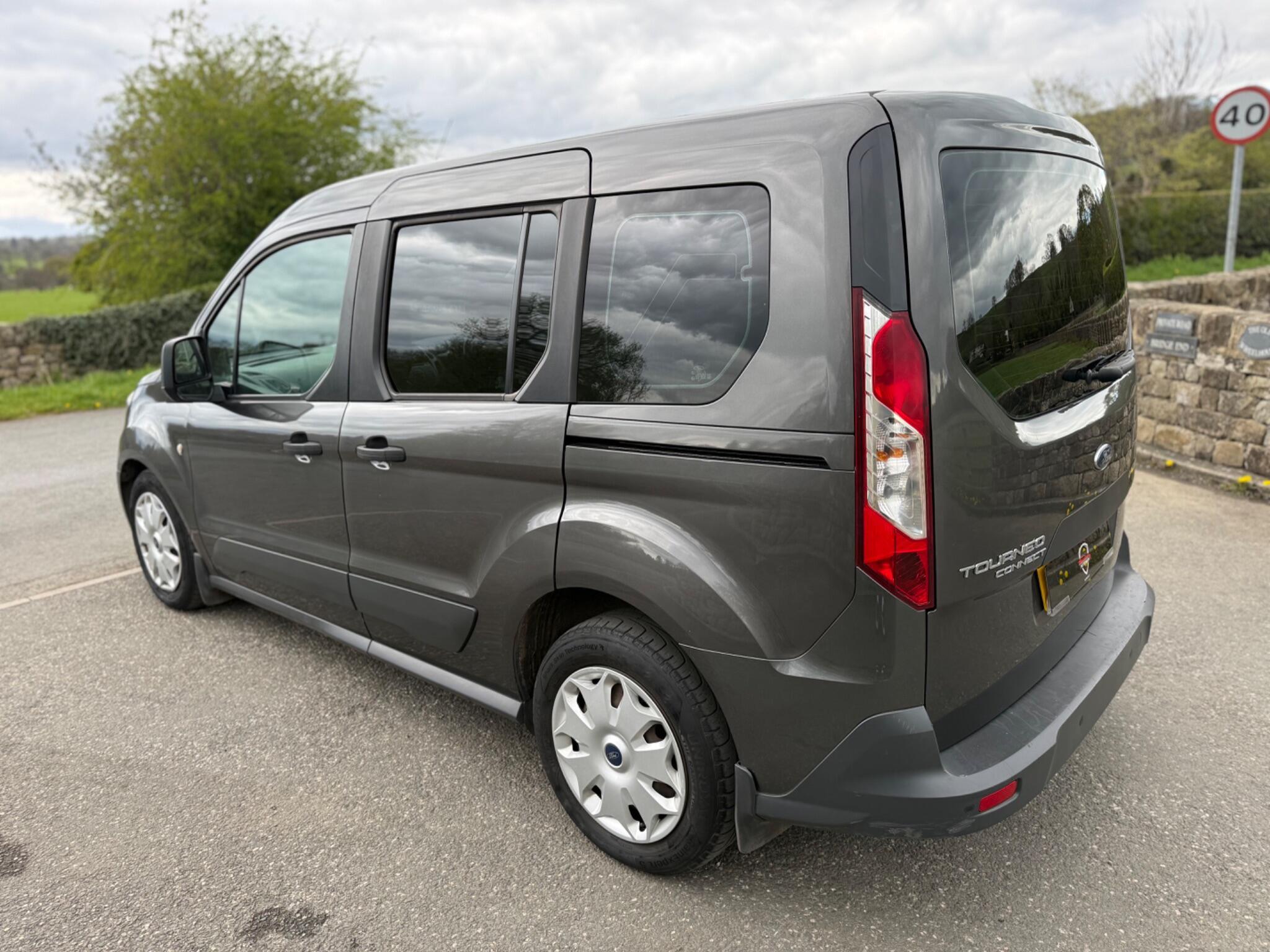 Ford Tourneo Connect - Image 8