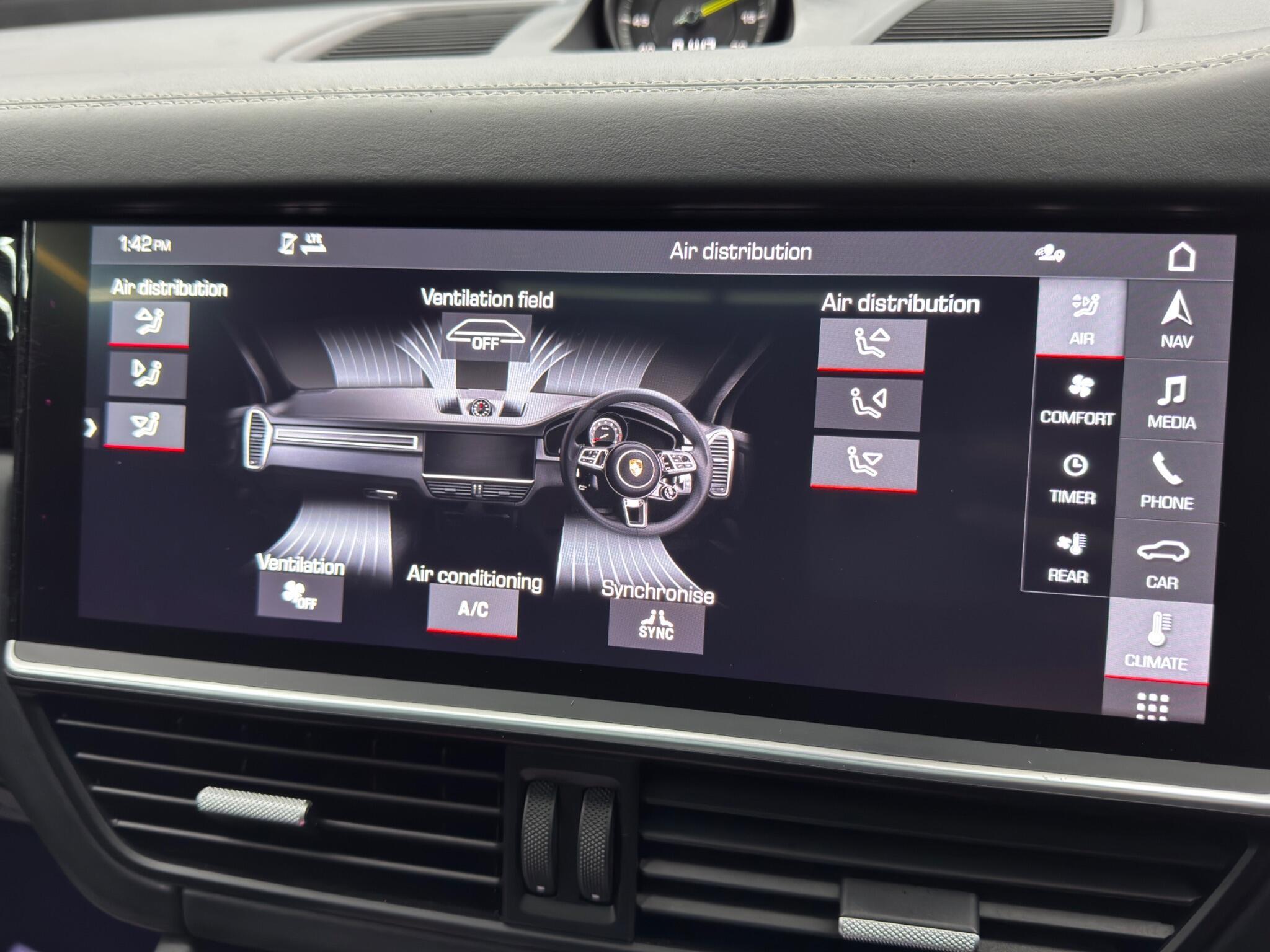 Porsche Cayenne - Image 34