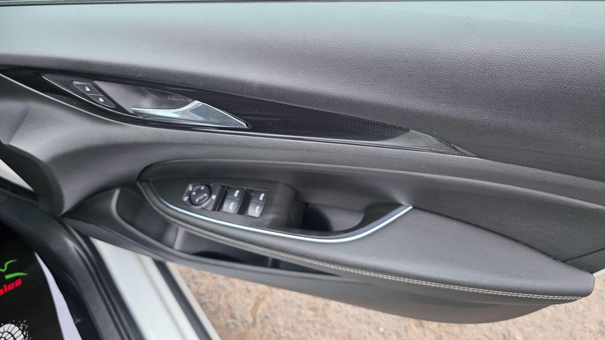 Vauxhall Insignia - Image 23